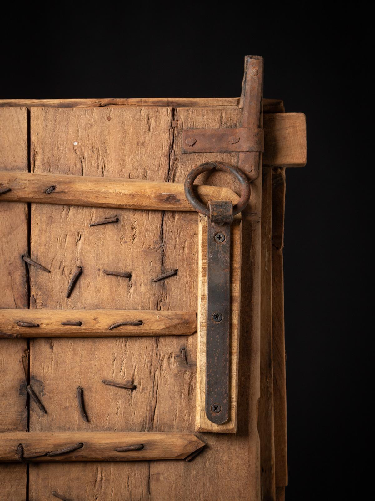 19e siècle Portes de temple indiennes en bois anciennes de l'Inde en vente 8