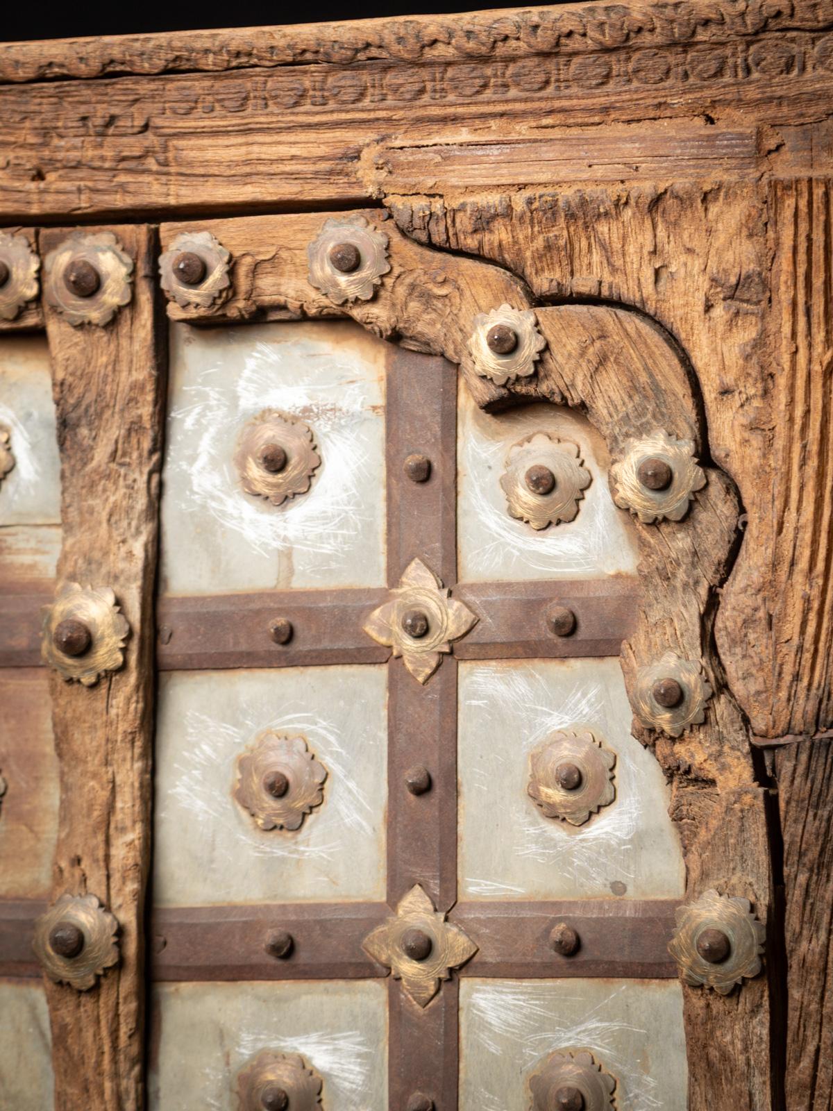 19e siècle Portes de temple indiennes en bois anciennes de l'Inde en vente 1