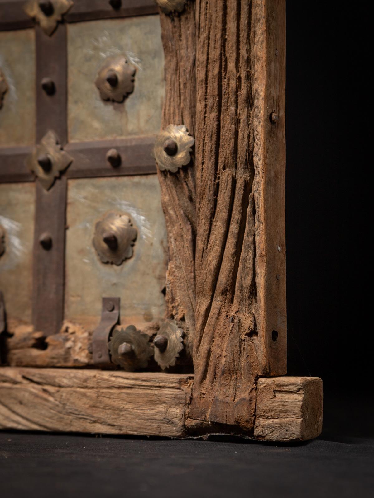 19e siècle Portes de temple indiennes en bois anciennes de l'Inde en vente 3