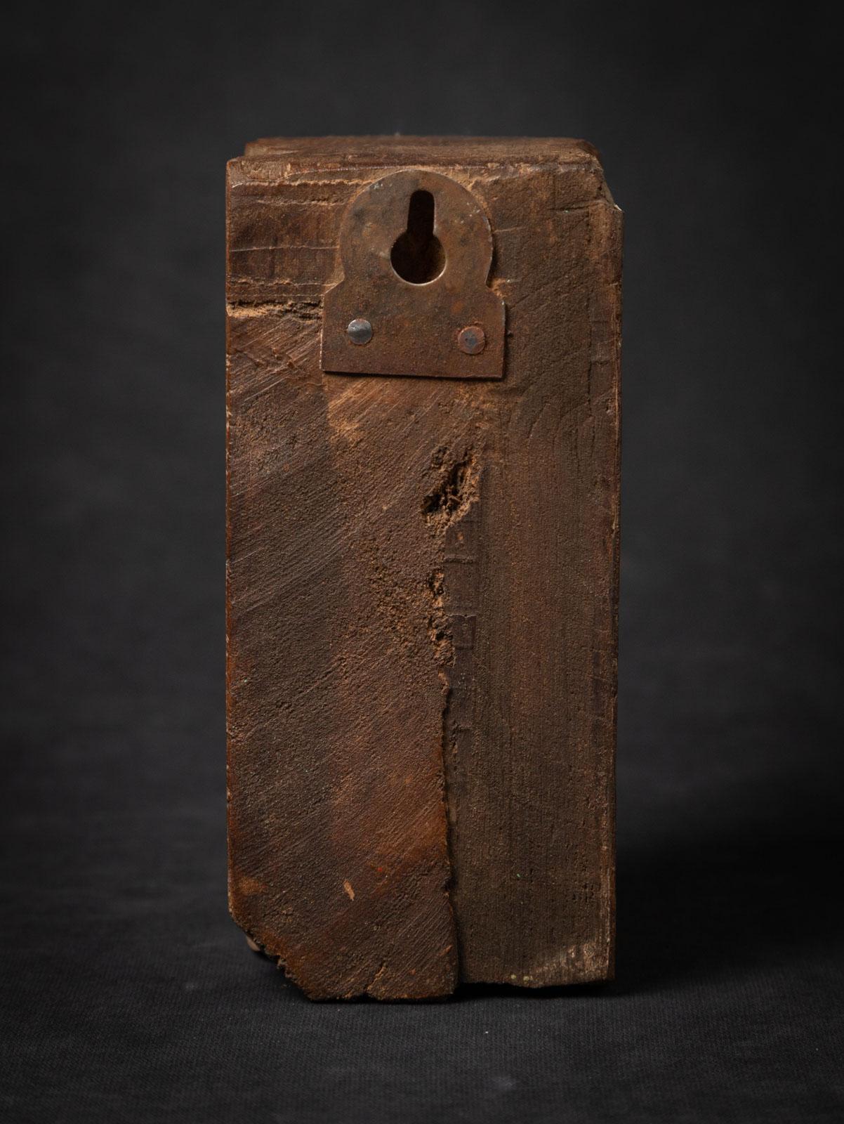 Antique wooden Indian temple fragment
Material : wood
15,3 cm high
7,1 cm wide and 10,1 cm deep
19th century
Weight: 409 grams
Originating from India
Nr: 3830-48