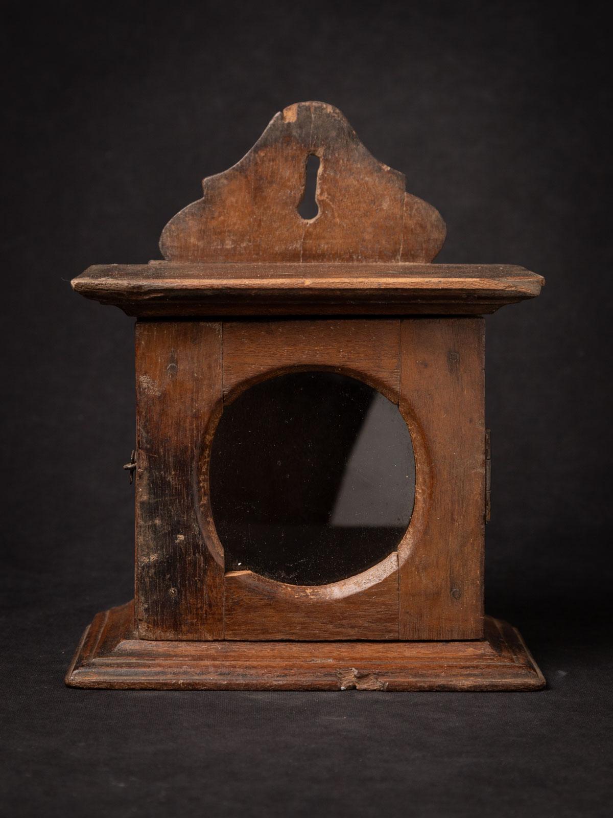 Antique wooden Indian temple
Material : wood
25,4 cm high
20,8 cm wide and 12,8 cm deep
19th century
Weight: 858 grams
Originating from India
Nr: 3830-15