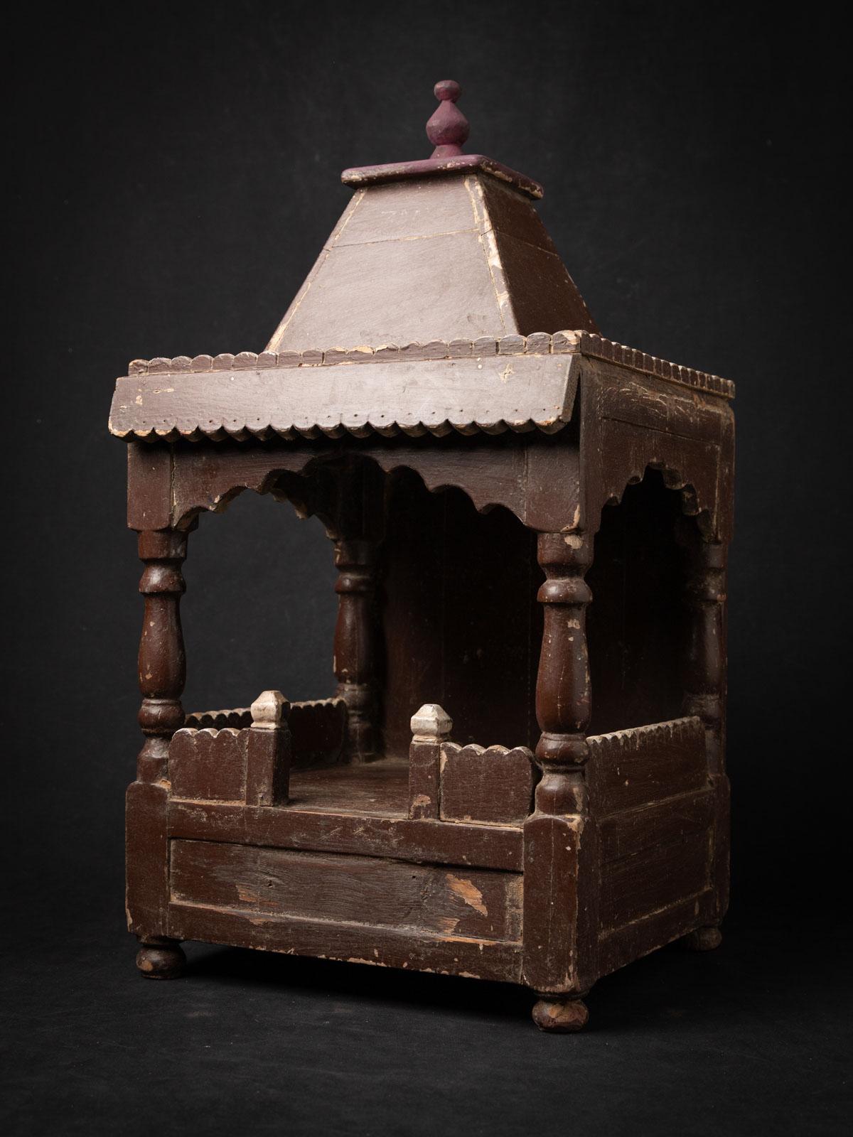 Antique wooden Indian temple
Material : wood
58 cm high
30,5 cm wide and 29 cm deep
19th century
Weight: 4,66 kgs
Originating from India
Nr: 3830-215