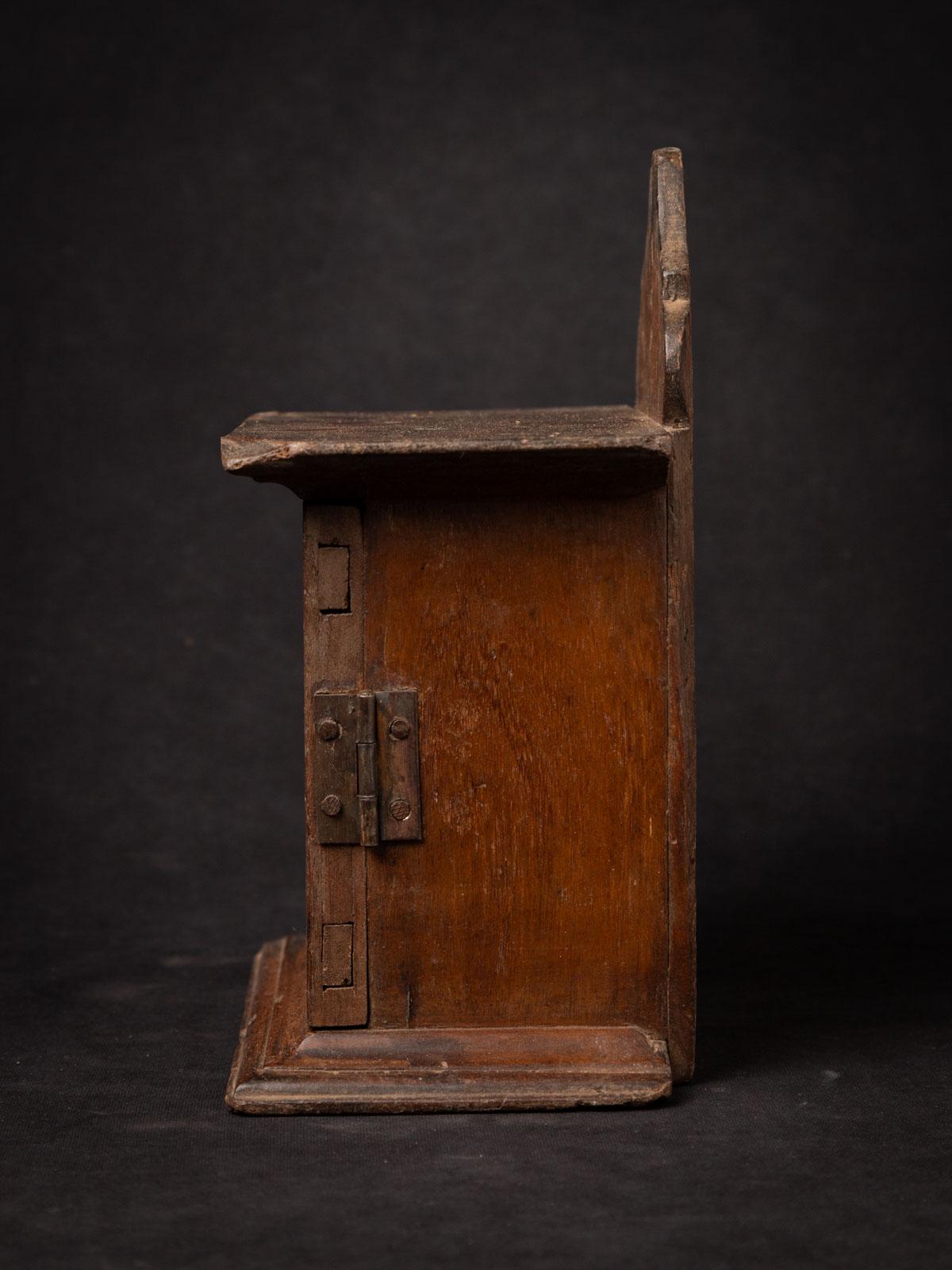 19th century Antique wooden Indian temple from India - OriginalBuddhas In Good Condition In DEVENTER, NL