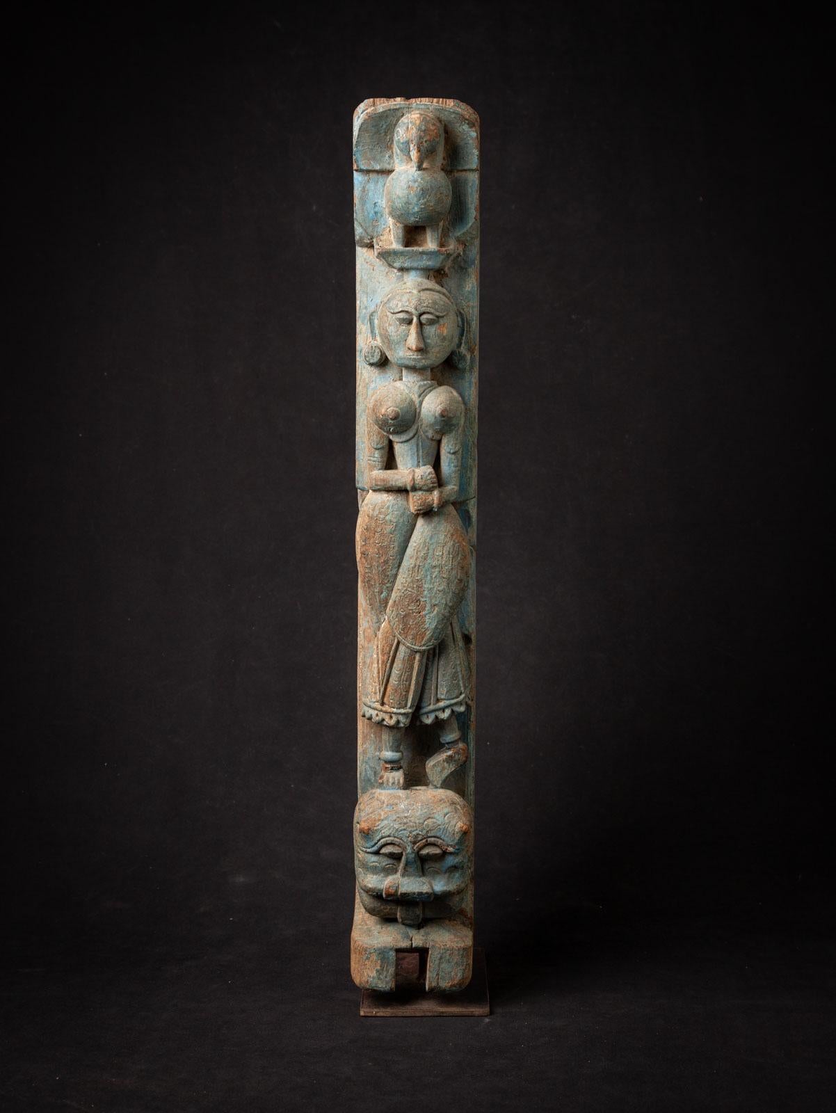 Antique wooden Indian temple panel from , 19th century

Material : wood
69,2 cm high
11 cm wide and 18 cm deep
19th century
Weight: 5,25 kgs
Originating from India
