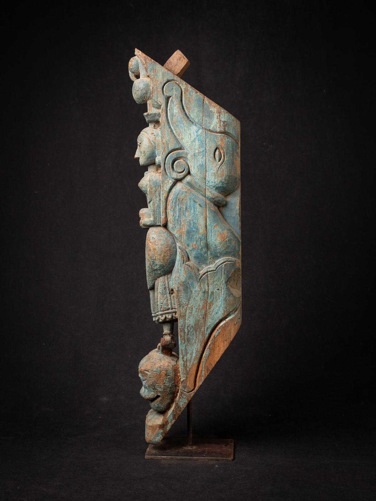 19th century Antique wooden Indian temple panel from India In Good Condition For Sale In DEVENTER, NL