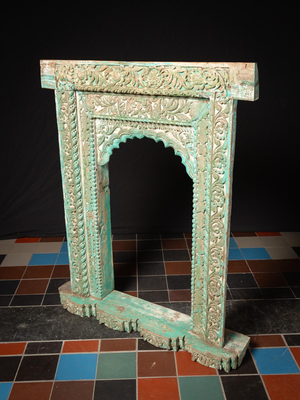 Cadre de fenêtre indien en bois ancien du 19e siècle - OriginalBuddhas en vente 5