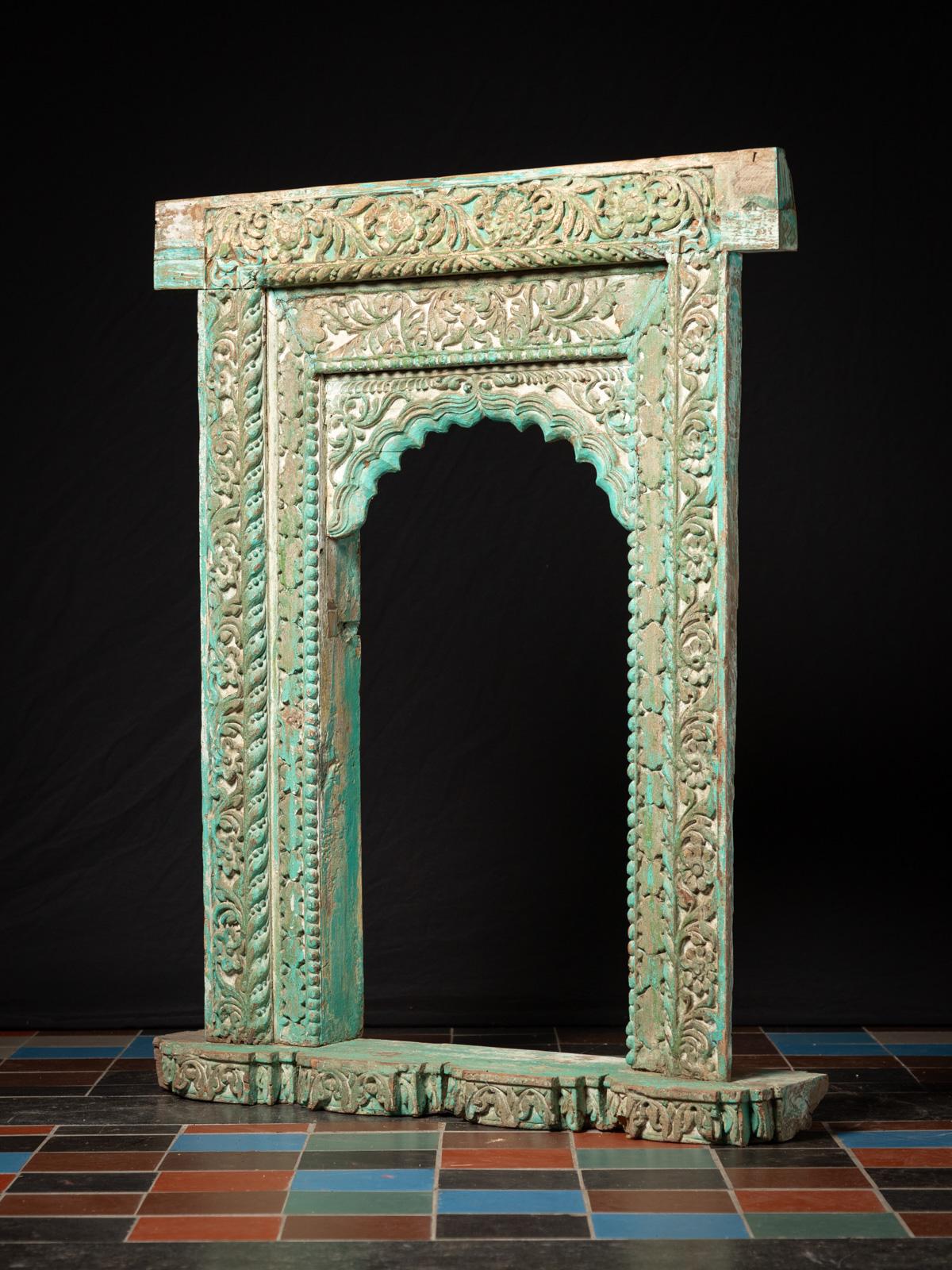 Cadre de fenêtre indien en bois ancien du 19e siècle - OriginalBuddhas en vente 6