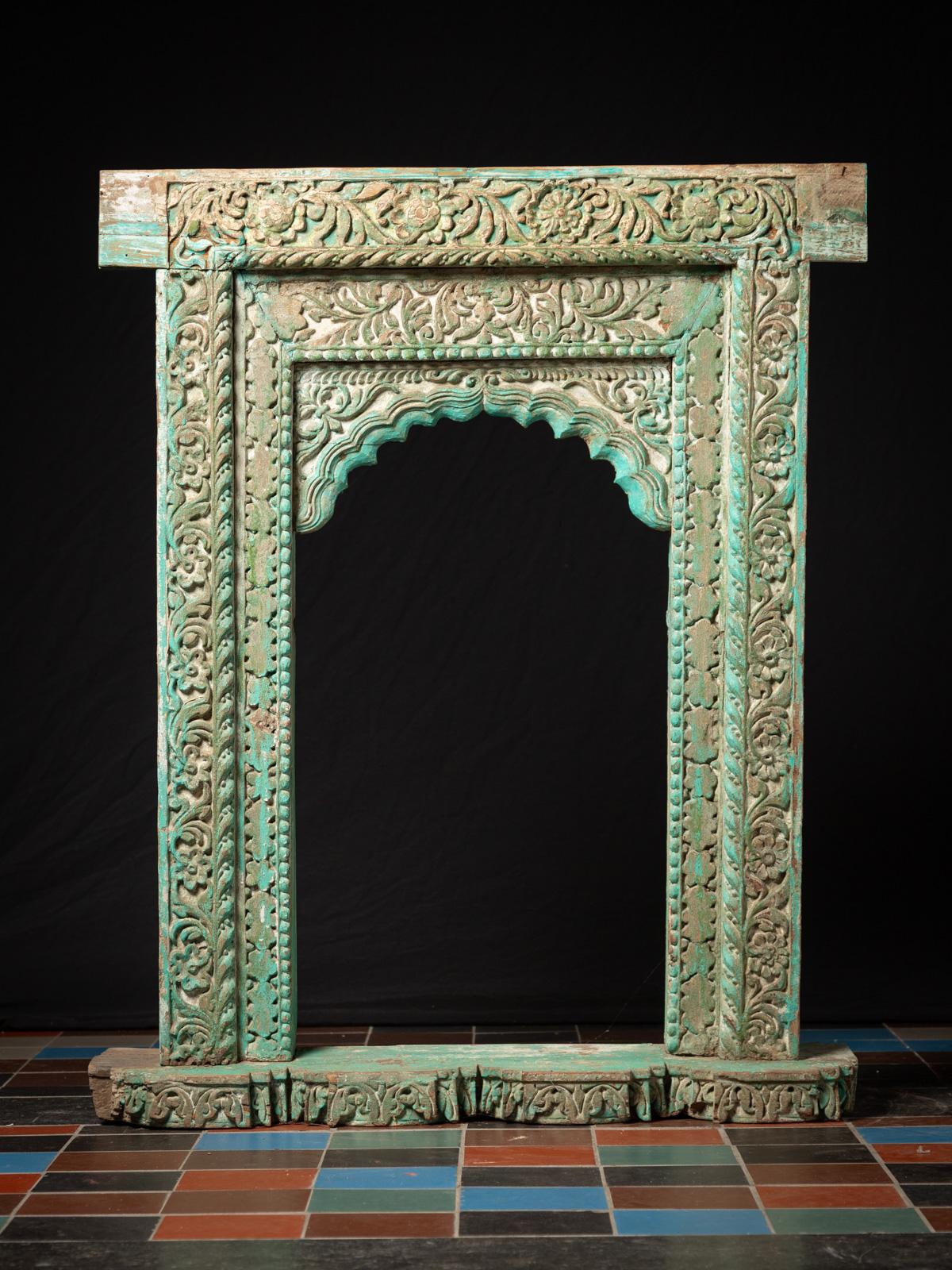 Cadre de fenêtre indien en bois ancien du 19e siècle - OriginalBuddhas en vente 7