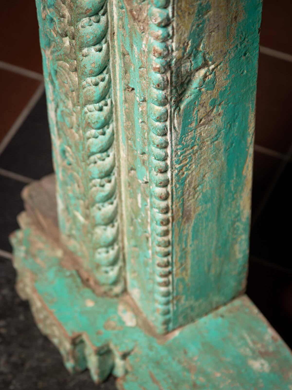 XIXe siècle Cadre de fenêtre indien en bois ancien du 19e siècle - OriginalBuddhas en vente