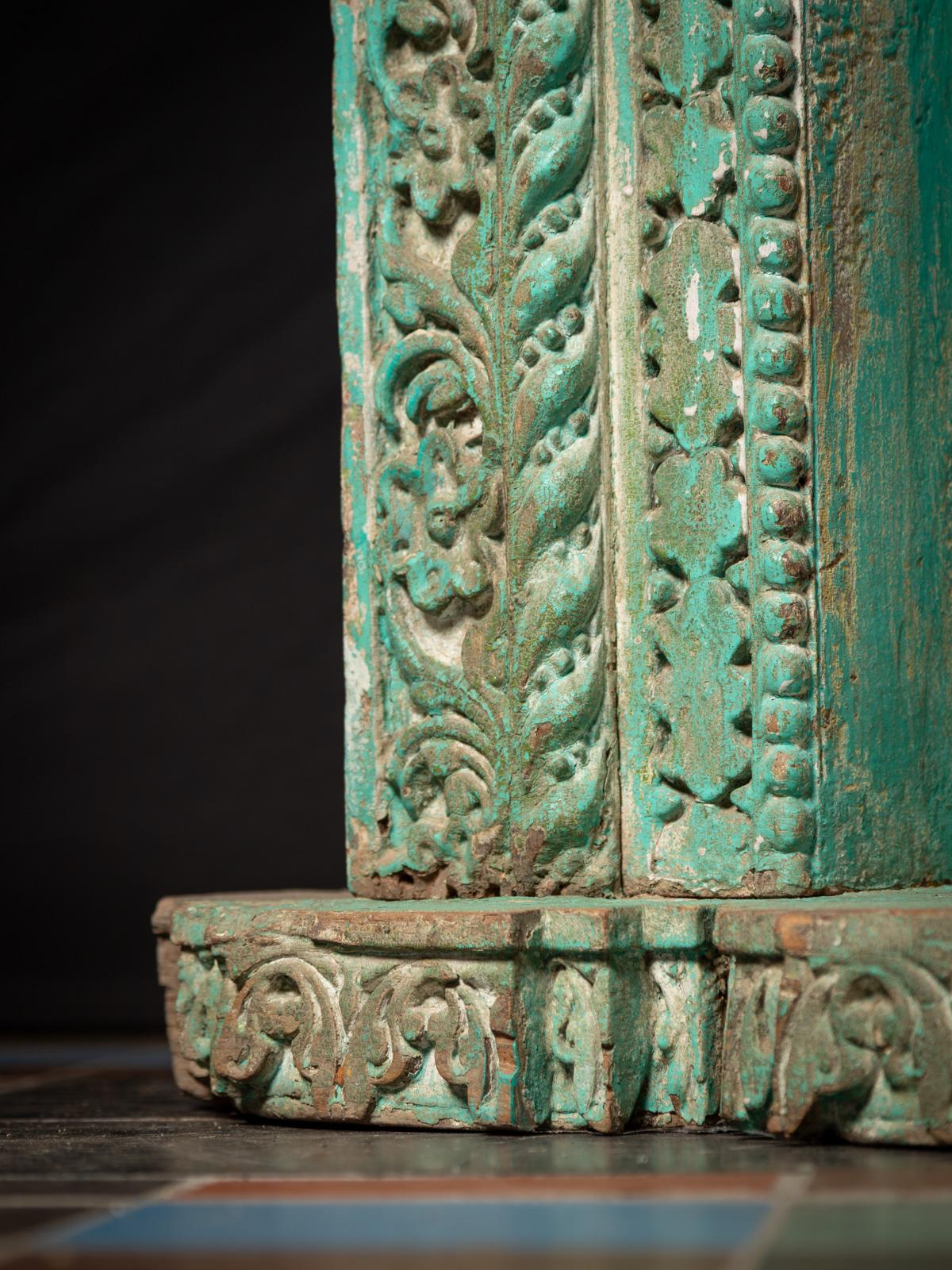 Bois Cadre de fenêtre indien en bois ancien du 19e siècle - OriginalBuddhas en vente