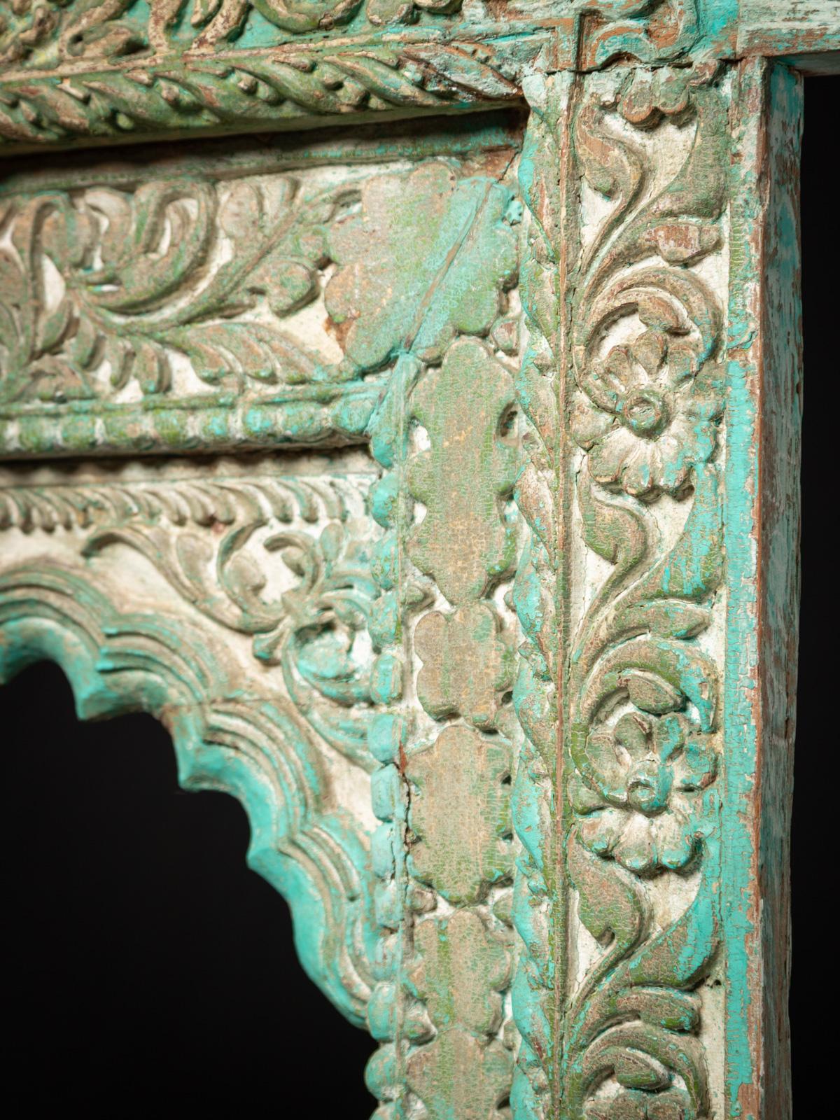 Cadre de fenêtre indien en bois ancien du 19e siècle - OriginalBuddhas en vente 2