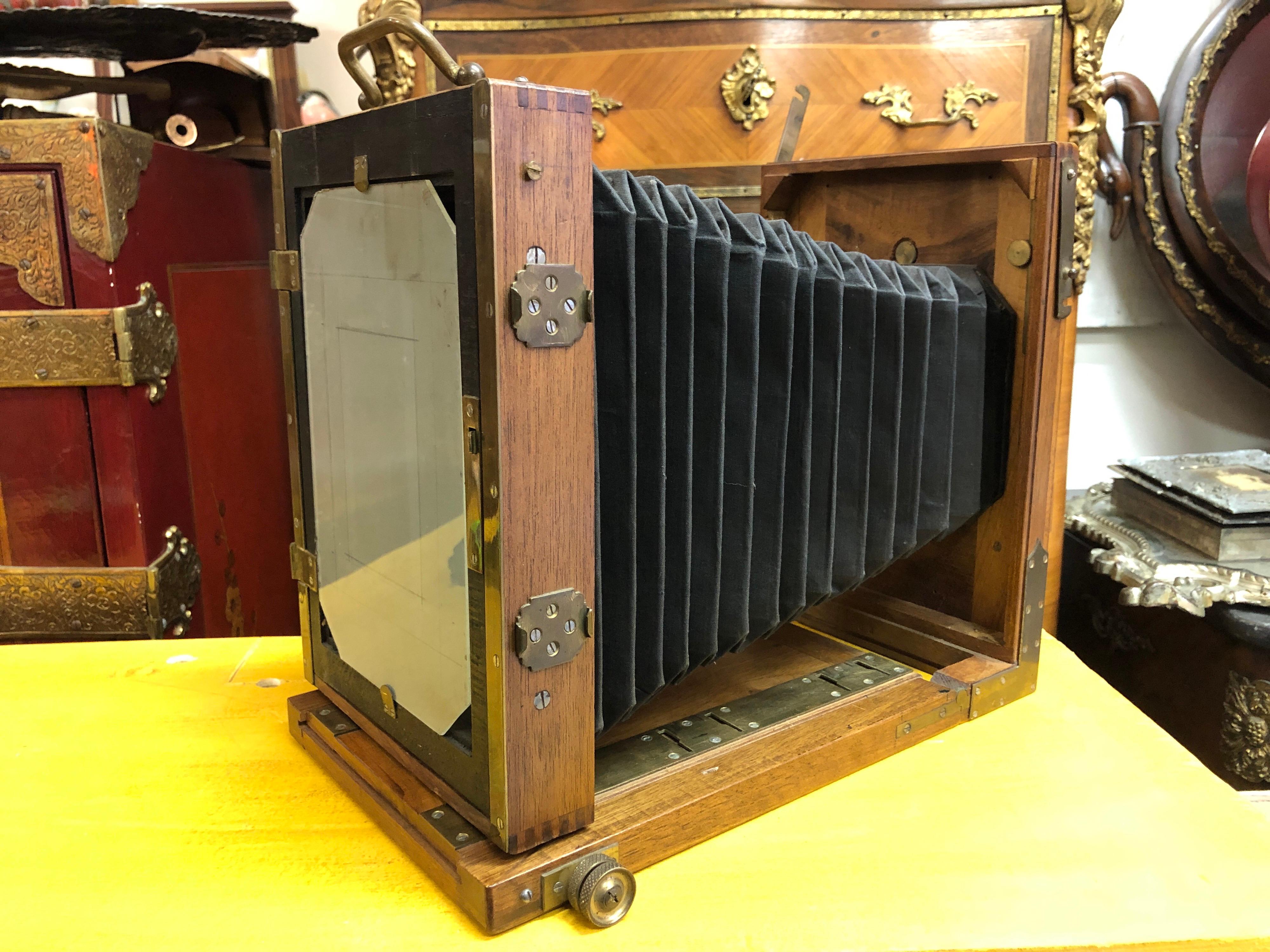 19th Century Antique Wooden Plate Folding Photographic Camera with Hermagis Lens In Good Condition In Sofia, BG