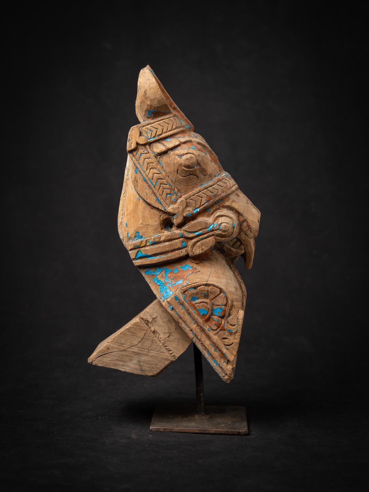 fragment de temple ancien en bois du 19e siècle représentant une tête de cheval d'Inde en vente 7