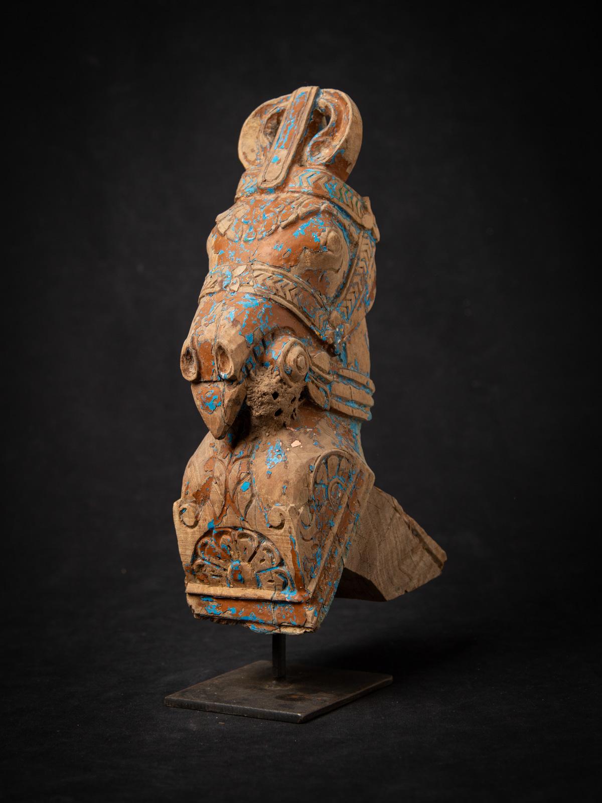 fragment de temple ancien en bois du 19e siècle représentant une tête de cheval d'Inde en vente 10