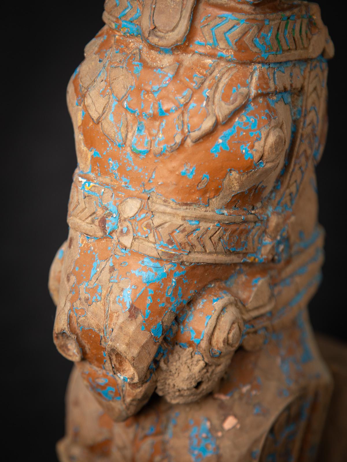 Bois fragment de temple ancien en bois du 19e siècle représentant une tête de cheval d'Inde en vente