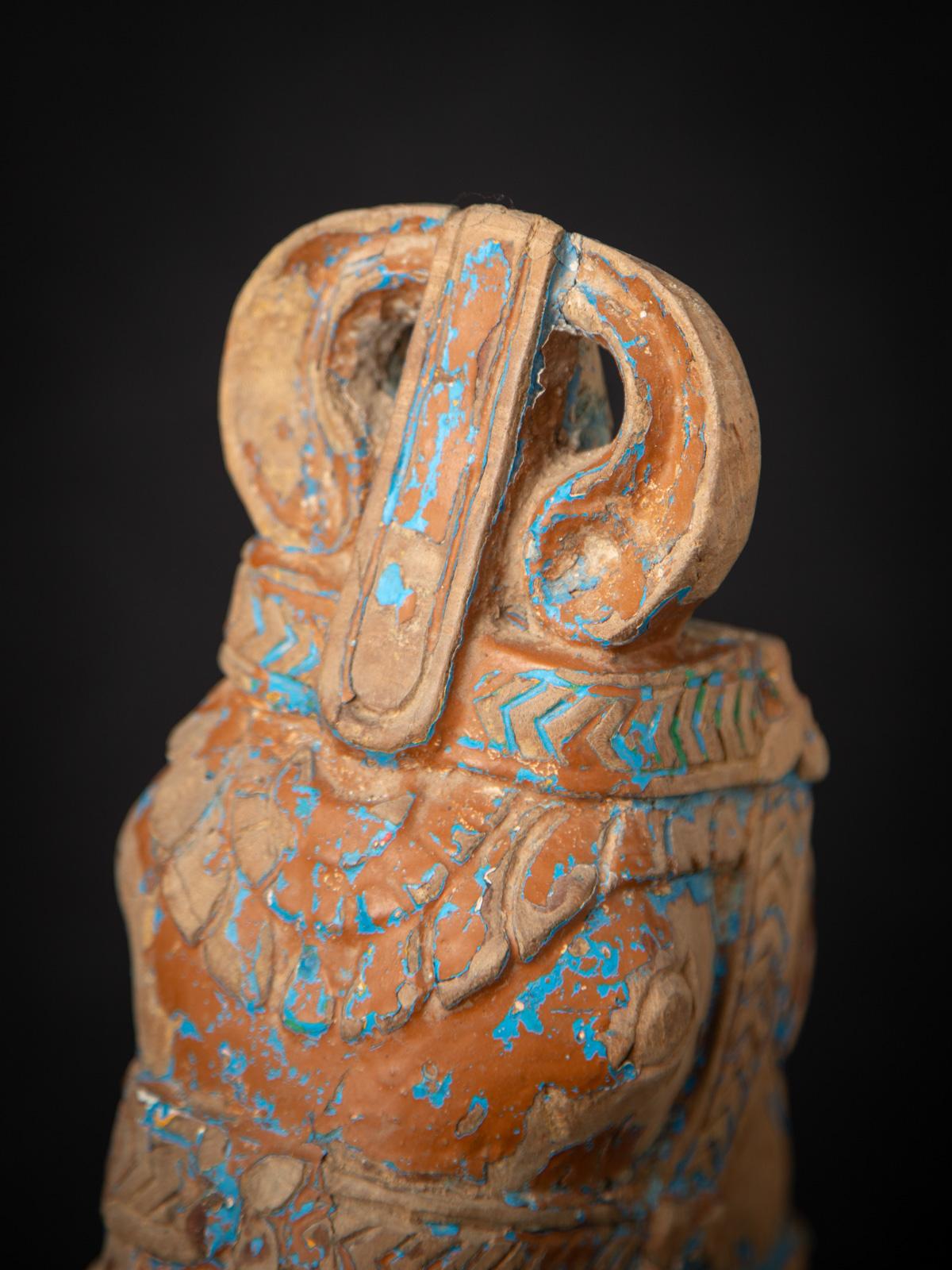 fragment de temple ancien en bois du 19e siècle représentant une tête de cheval d'Inde en vente 1