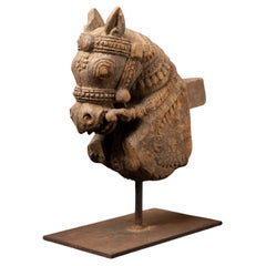 Siglo XIX Antiguo fragmento de templo de madera de una cabeza de Caballo de la India