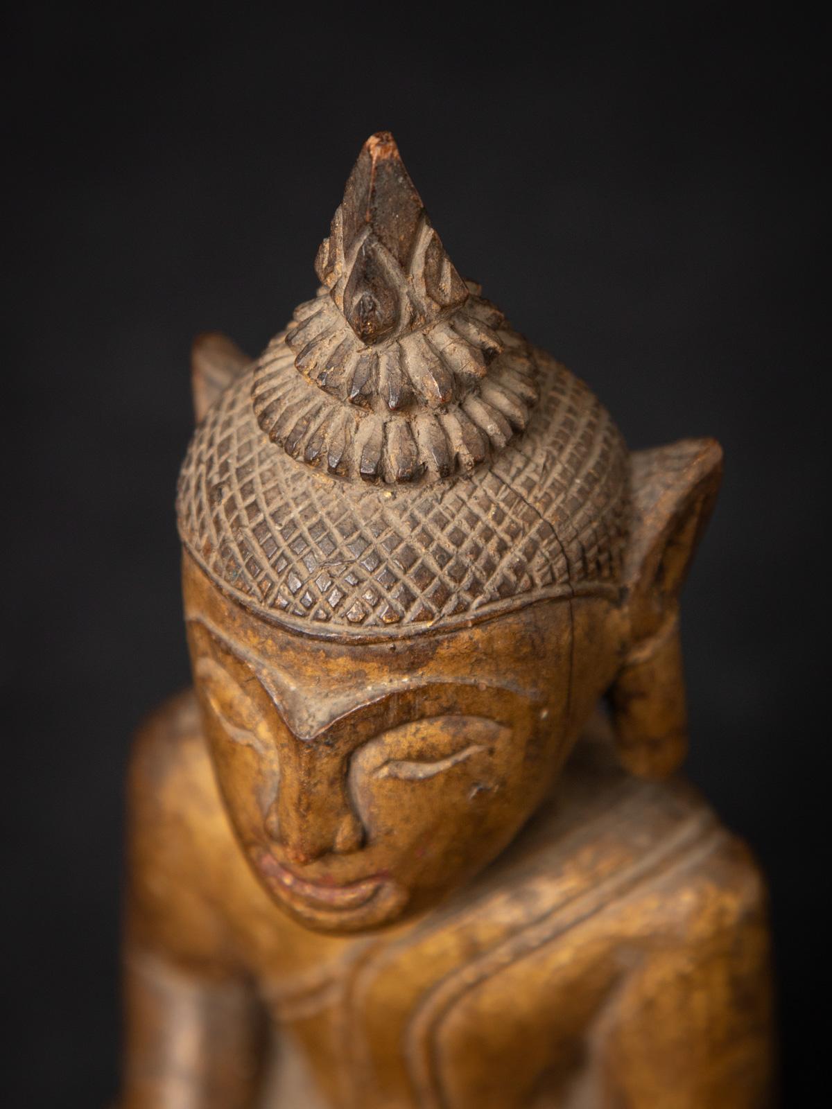 Antike thailändische Buddha-Statue aus Holz aus Thailand aus dem 19. Jahrhundert 6