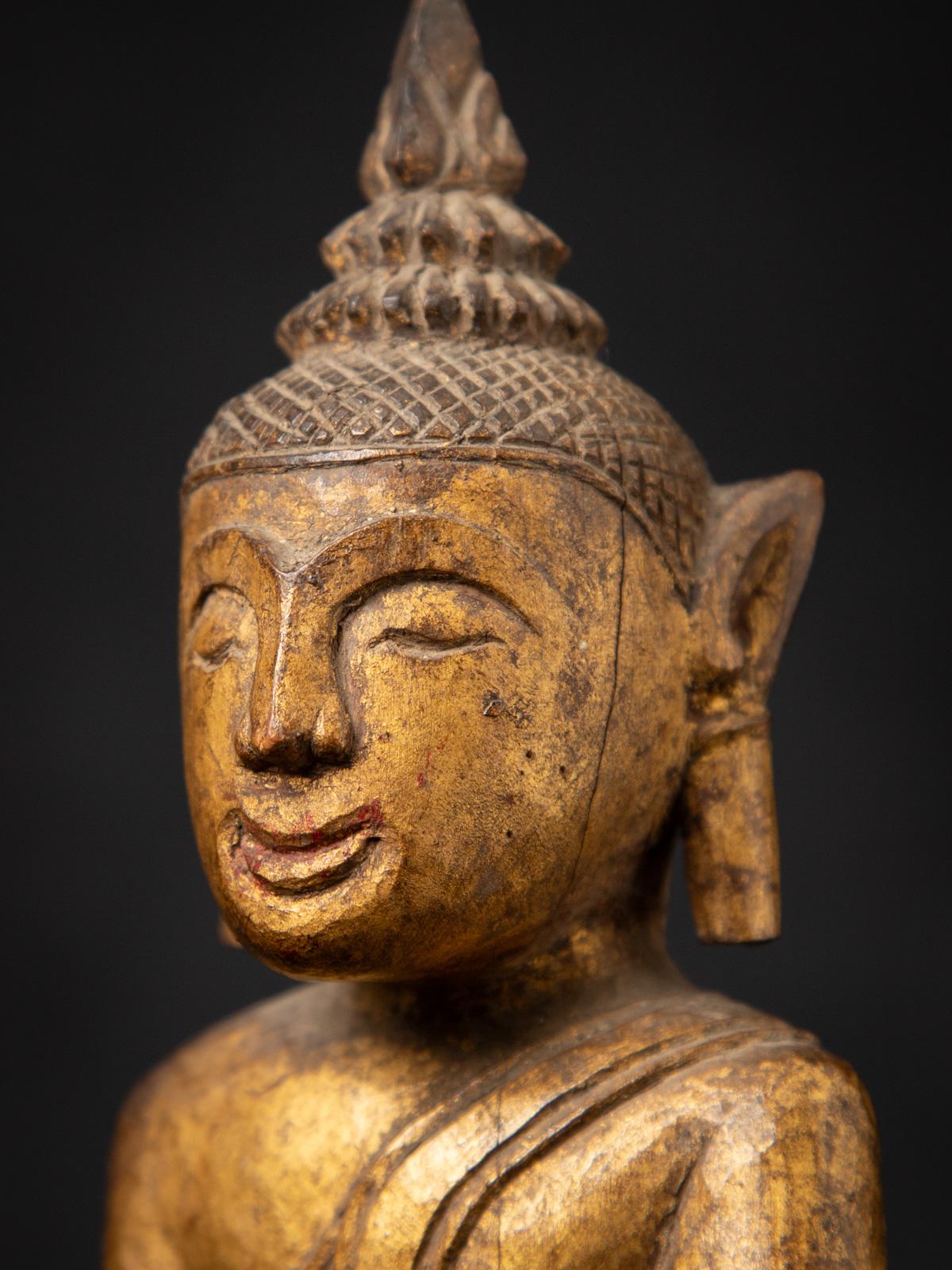Antike thailändische Buddha-Statue aus Holz aus Thailand aus dem 19. Jahrhundert 7