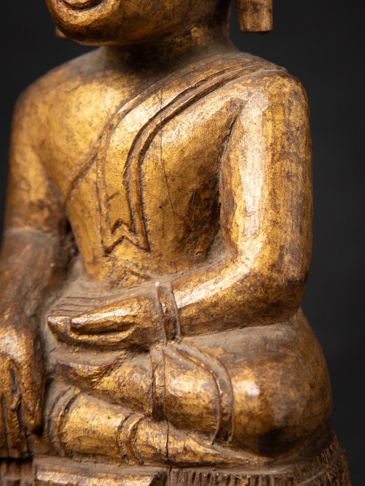 Antike thailändische Buddha-Statue aus Holz aus Thailand aus dem 19. Jahrhundert 8