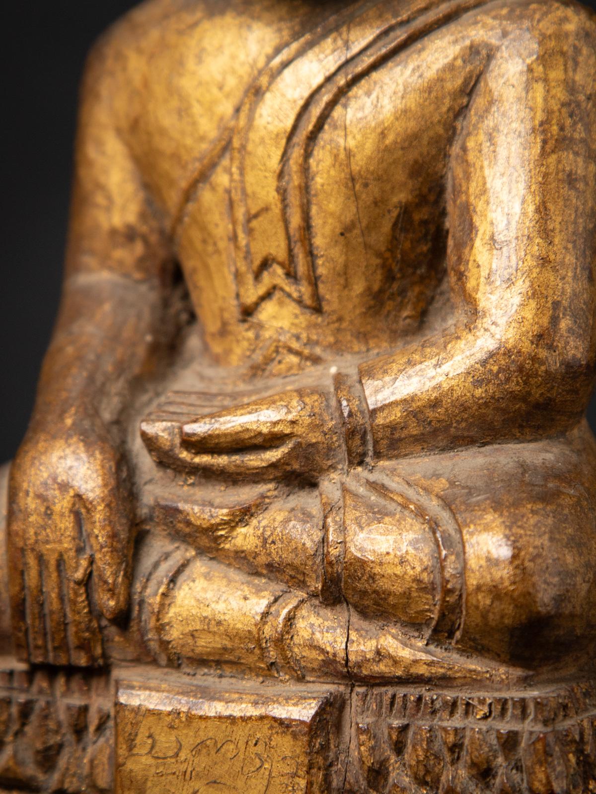 Antike thailändische Buddha-Statue aus Holz aus Thailand aus dem 19. Jahrhundert 9