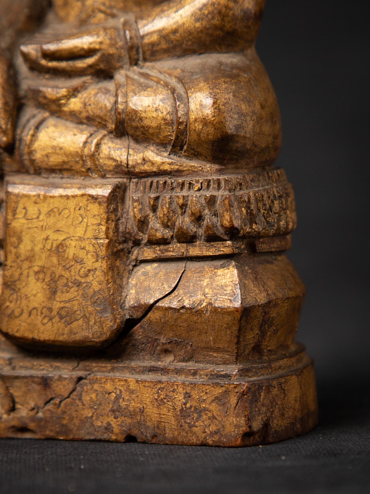 Antike thailändische Buddha-Statue aus Holz aus Thailand aus dem 19. Jahrhundert 10
