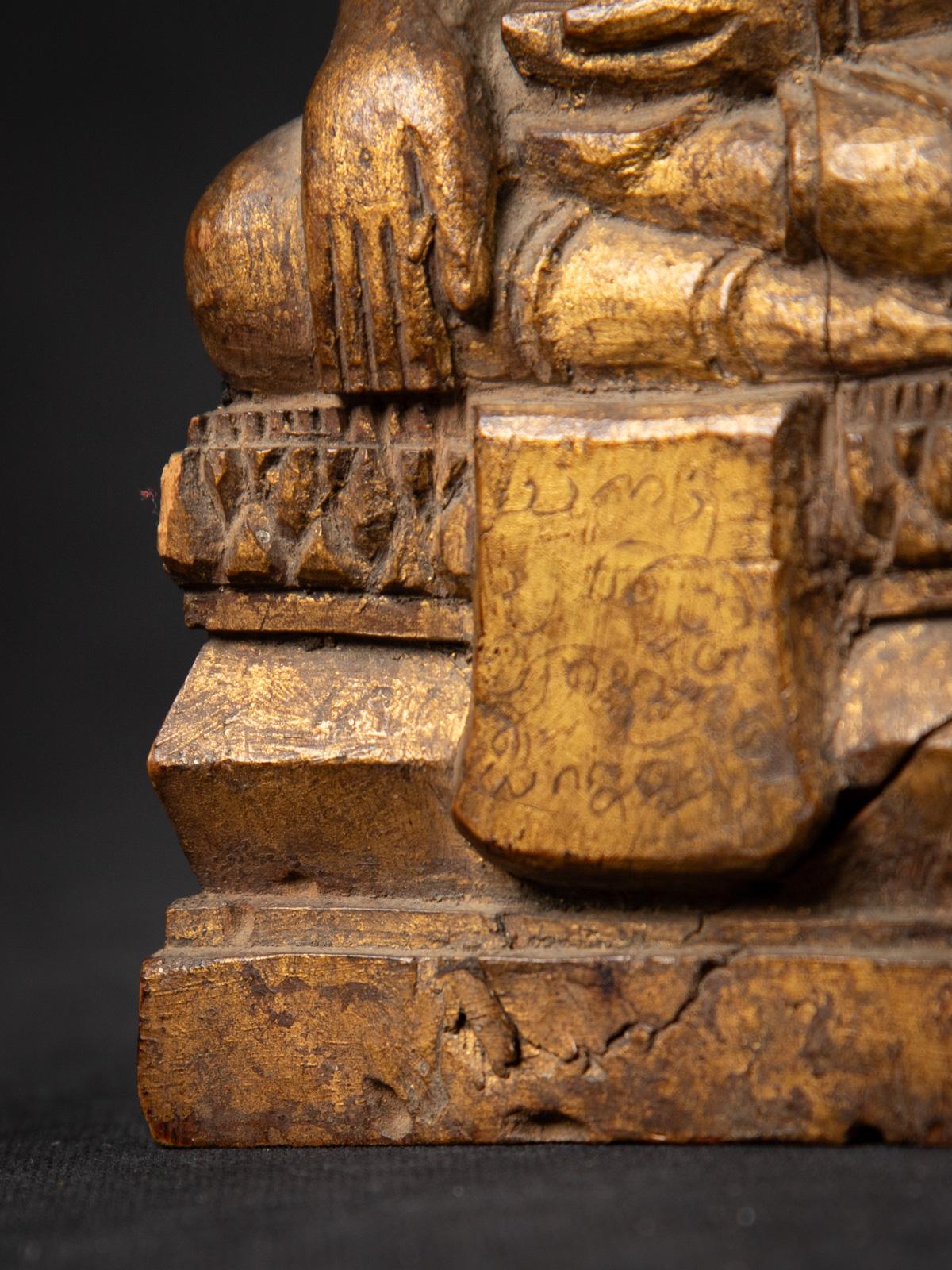 Antike thailändische Buddha-Statue aus Holz aus Thailand aus dem 19. Jahrhundert 12