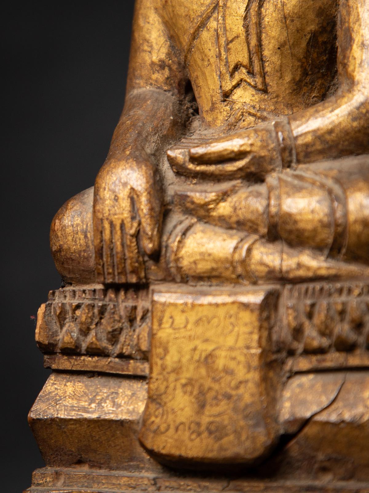 Antike thailändische Buddha-Statue aus Holz aus Thailand aus dem 19. Jahrhundert 13