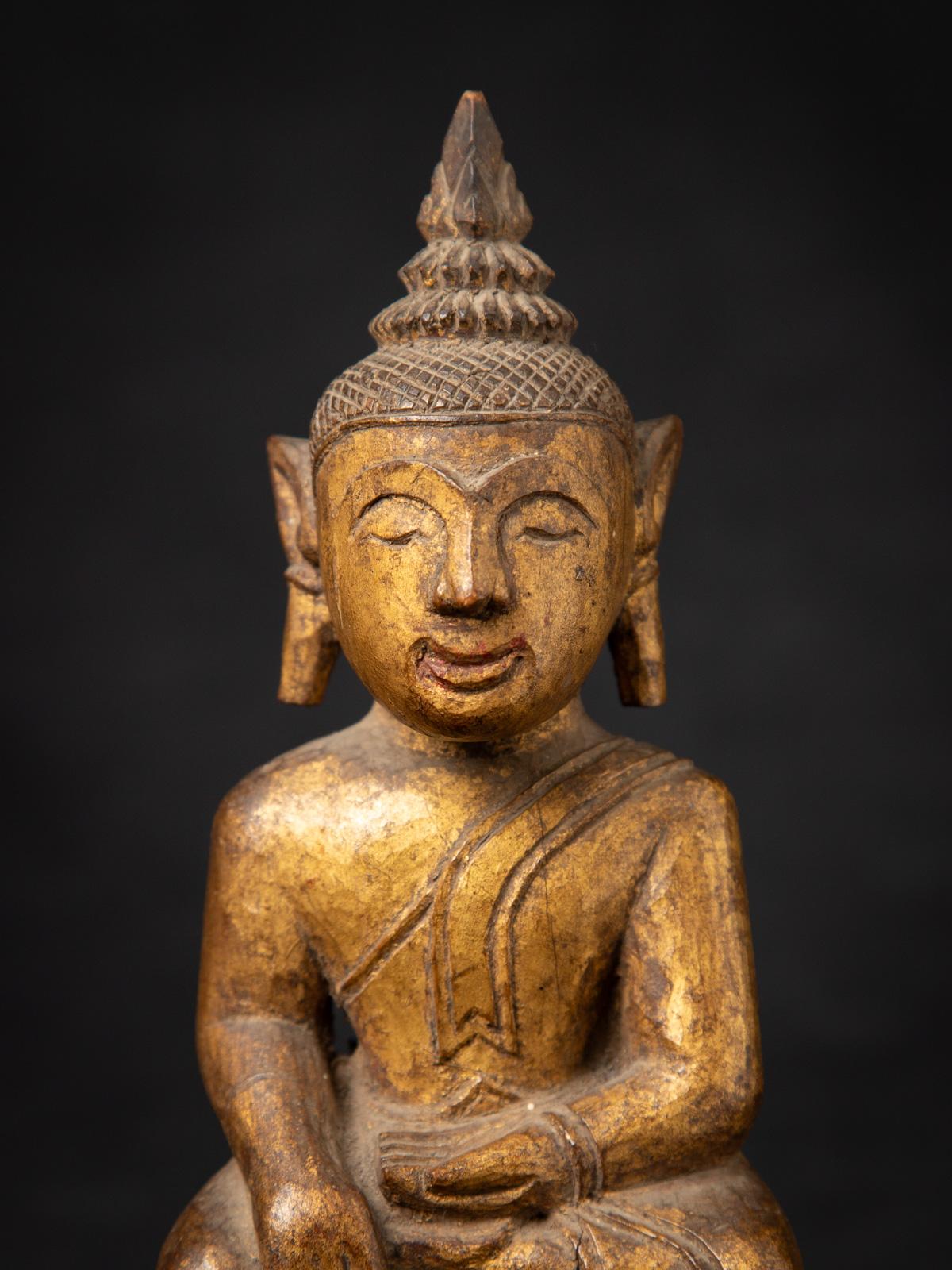 Antike thailändische Buddha-Statue aus Holz aus Thailand aus dem 19. Jahrhundert 1