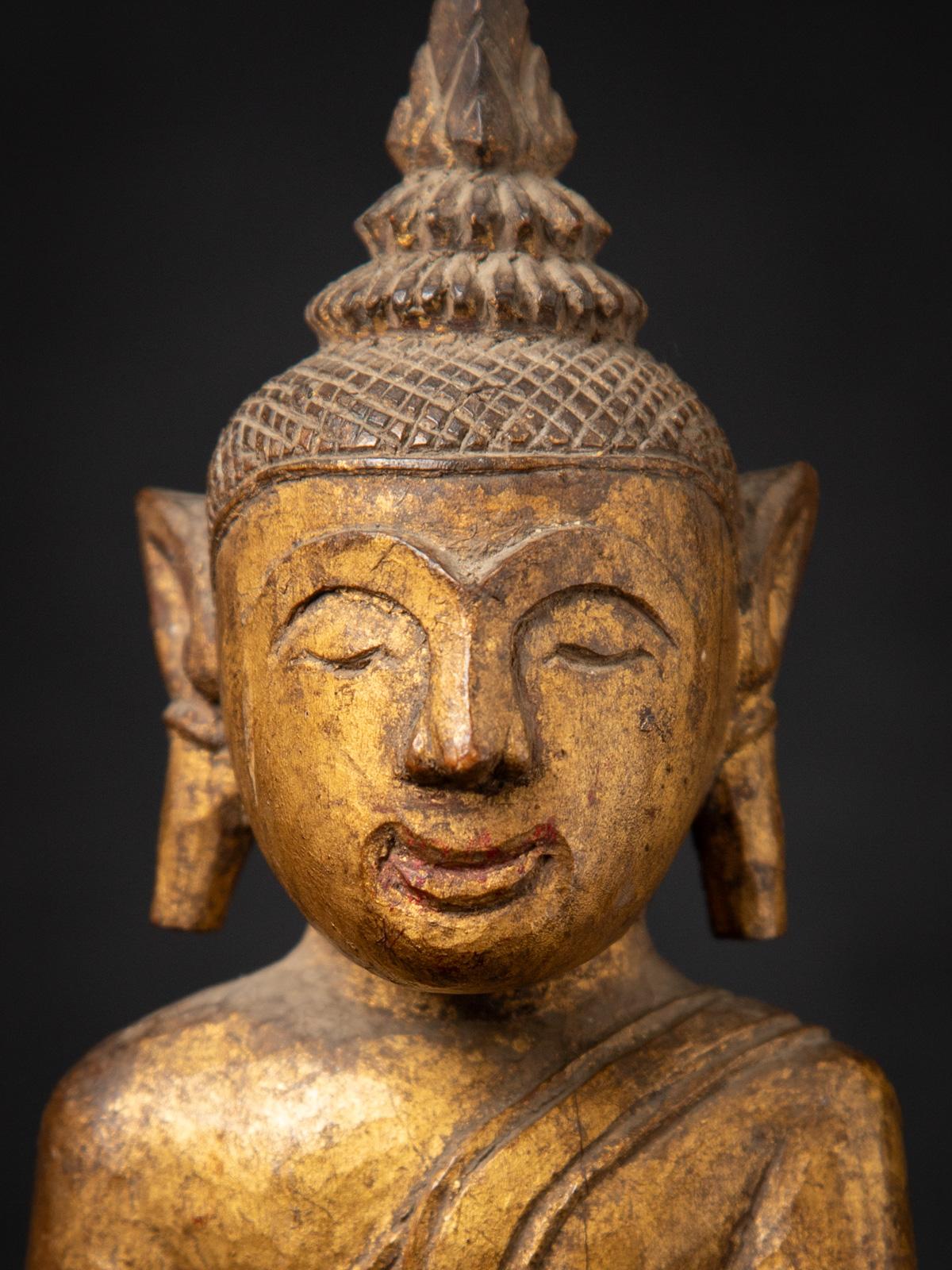 Antike thailändische Buddha-Statue aus Holz aus Thailand aus dem 19. Jahrhundert 2