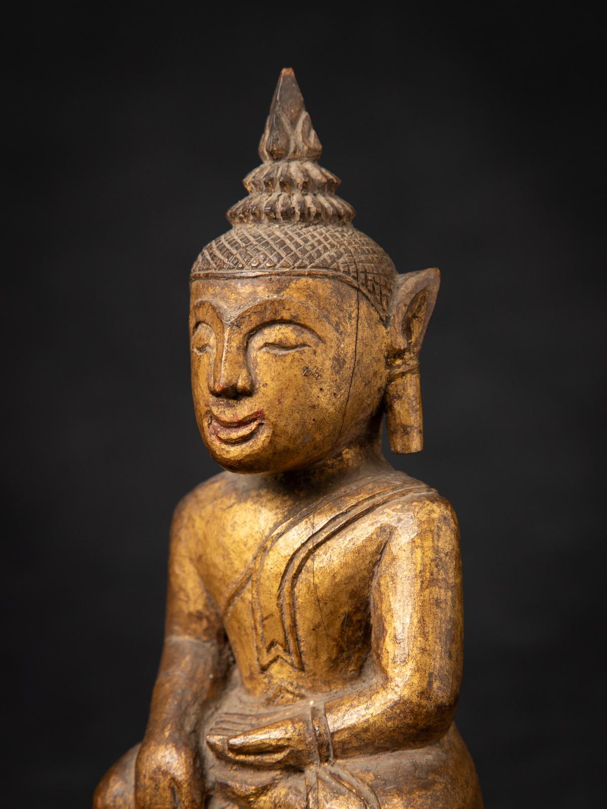 Antike thailändische Buddha-Statue aus Holz aus Thailand aus dem 19. Jahrhundert 3