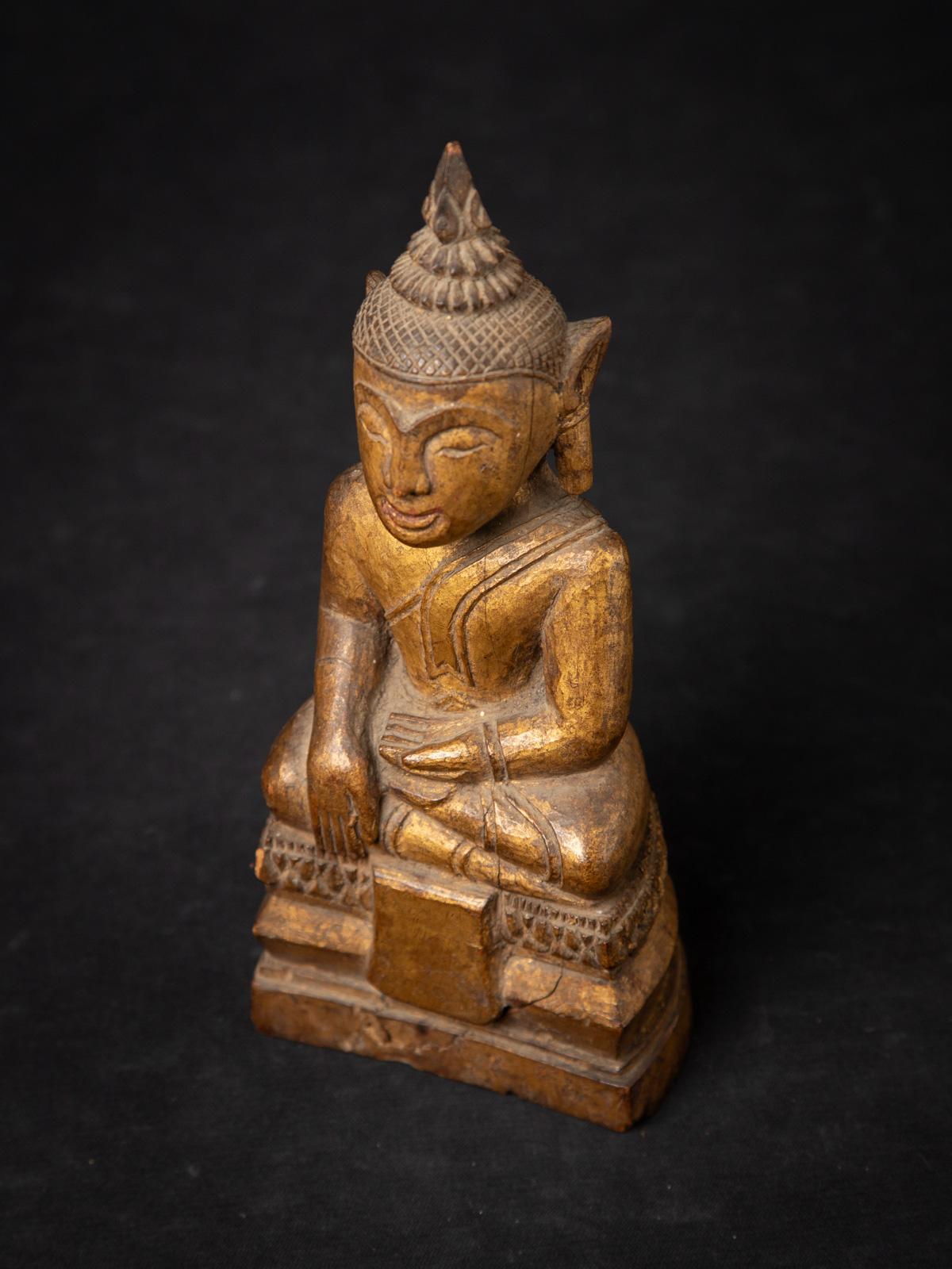 Antike thailändische Buddha-Statue aus Holz aus Thailand aus dem 19. Jahrhundert 5