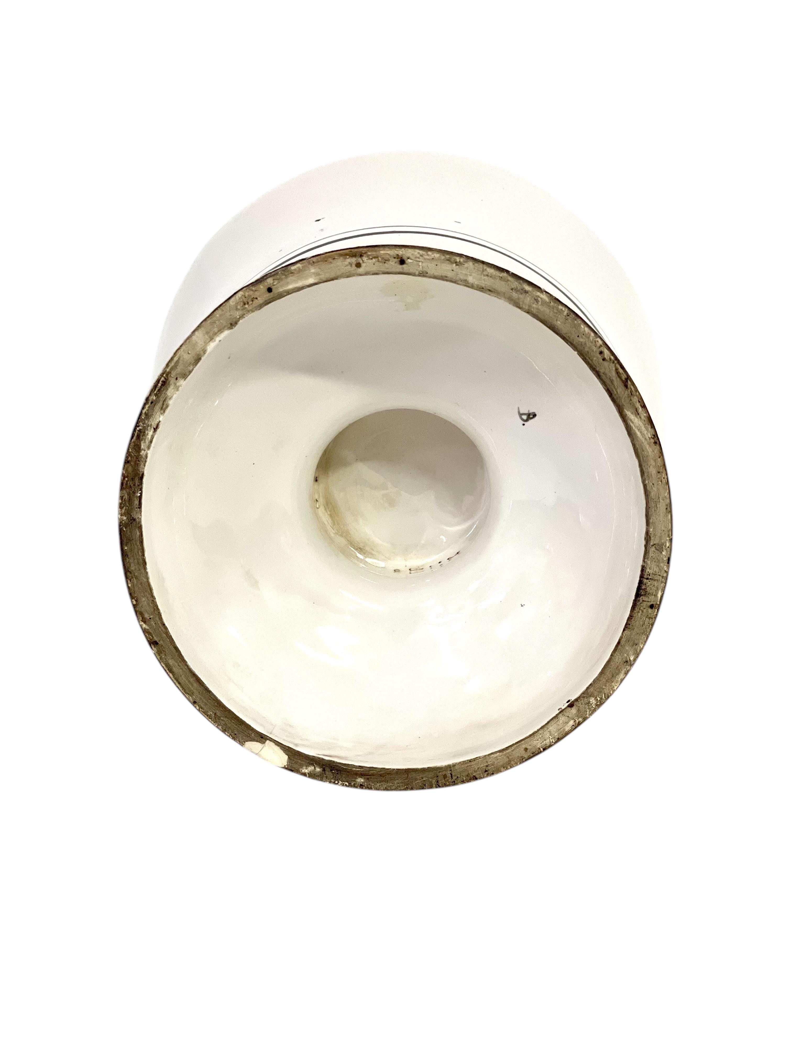 Raro vaso da farmacia in ceramica del XIX secolo con coperchio in vendita 6