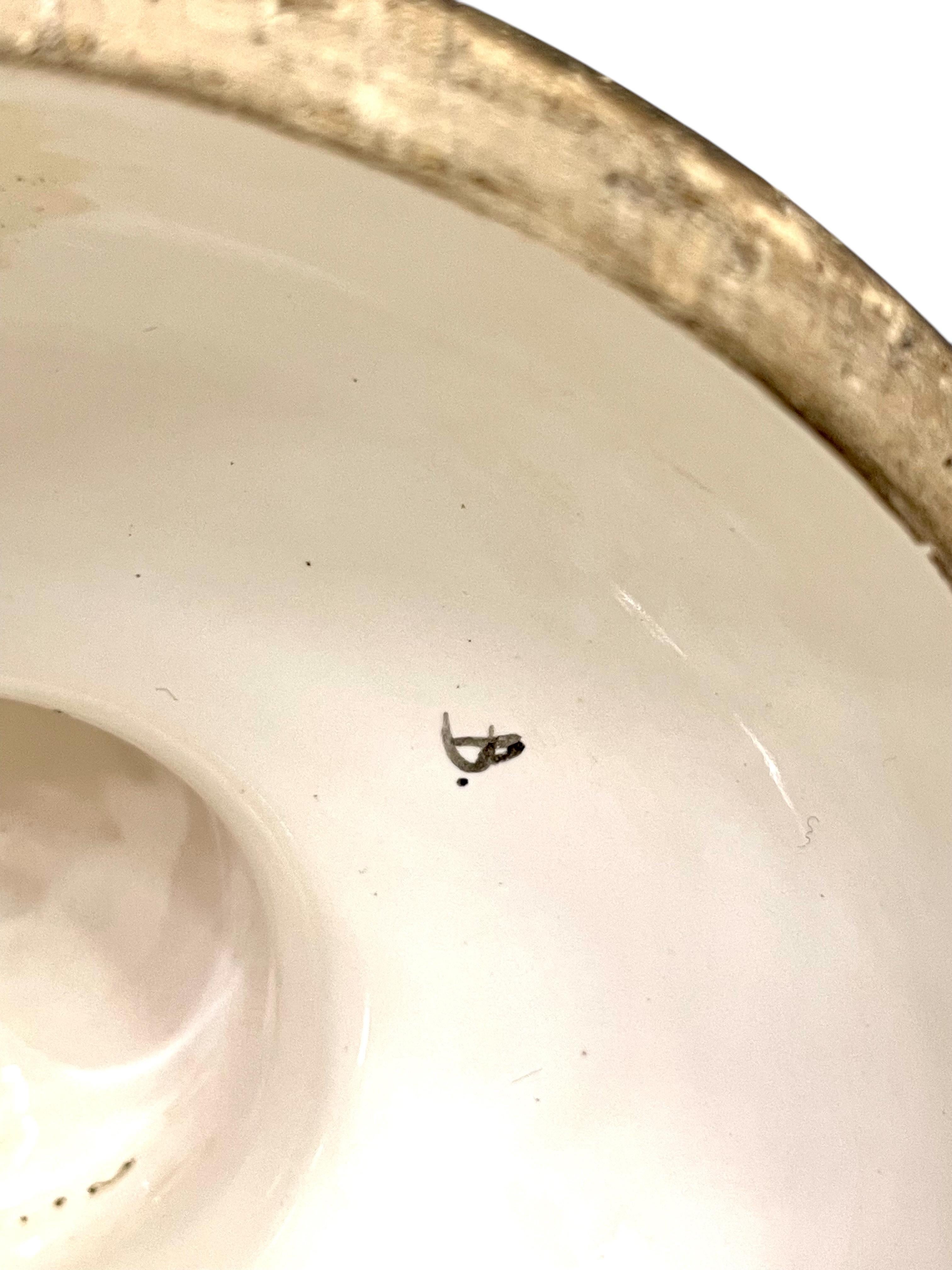 Raro vaso da farmacia in ceramica del XIX secolo con coperchio in vendita 7
