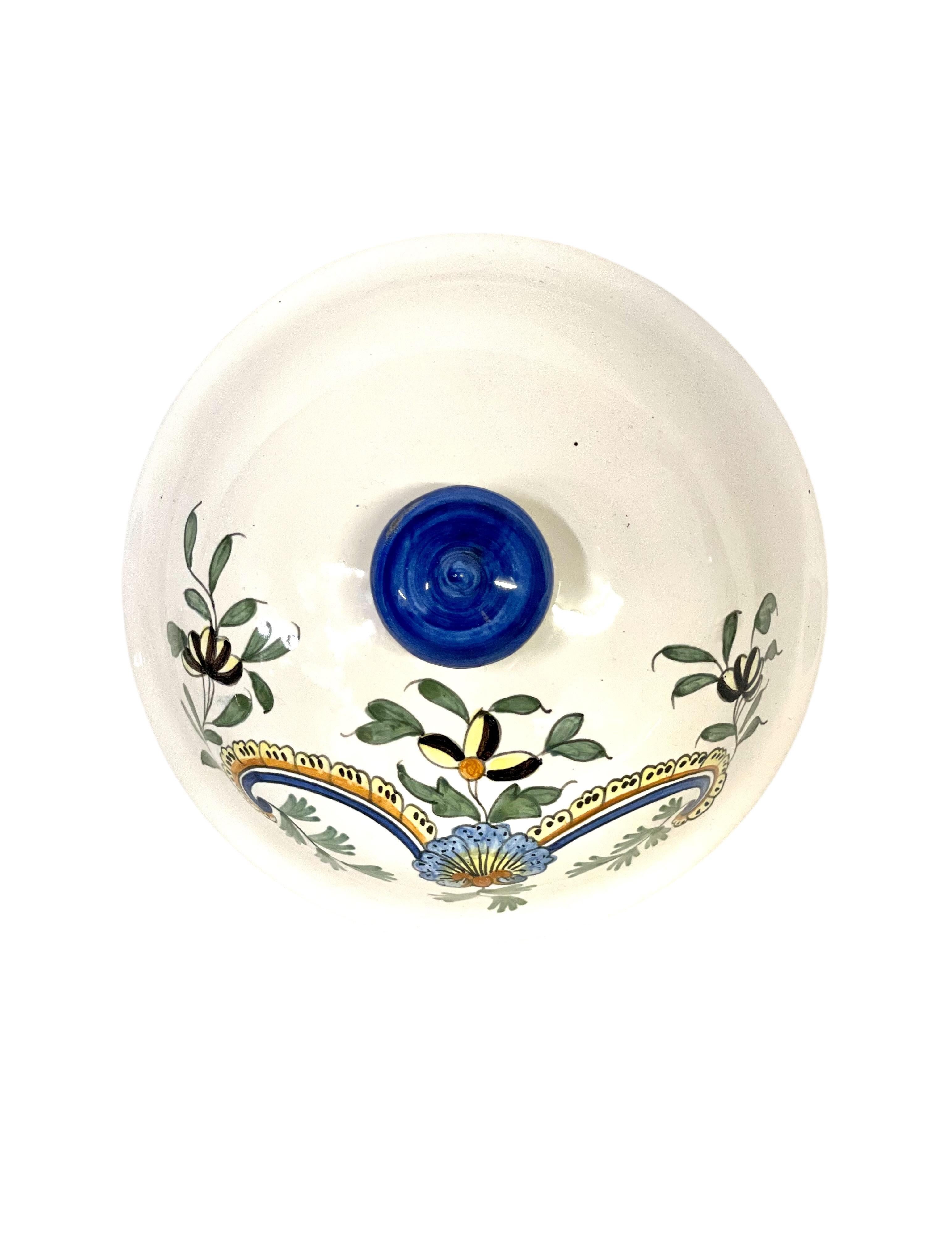 Raro vaso da farmacia in ceramica del XIX secolo con coperchio in vendita 8