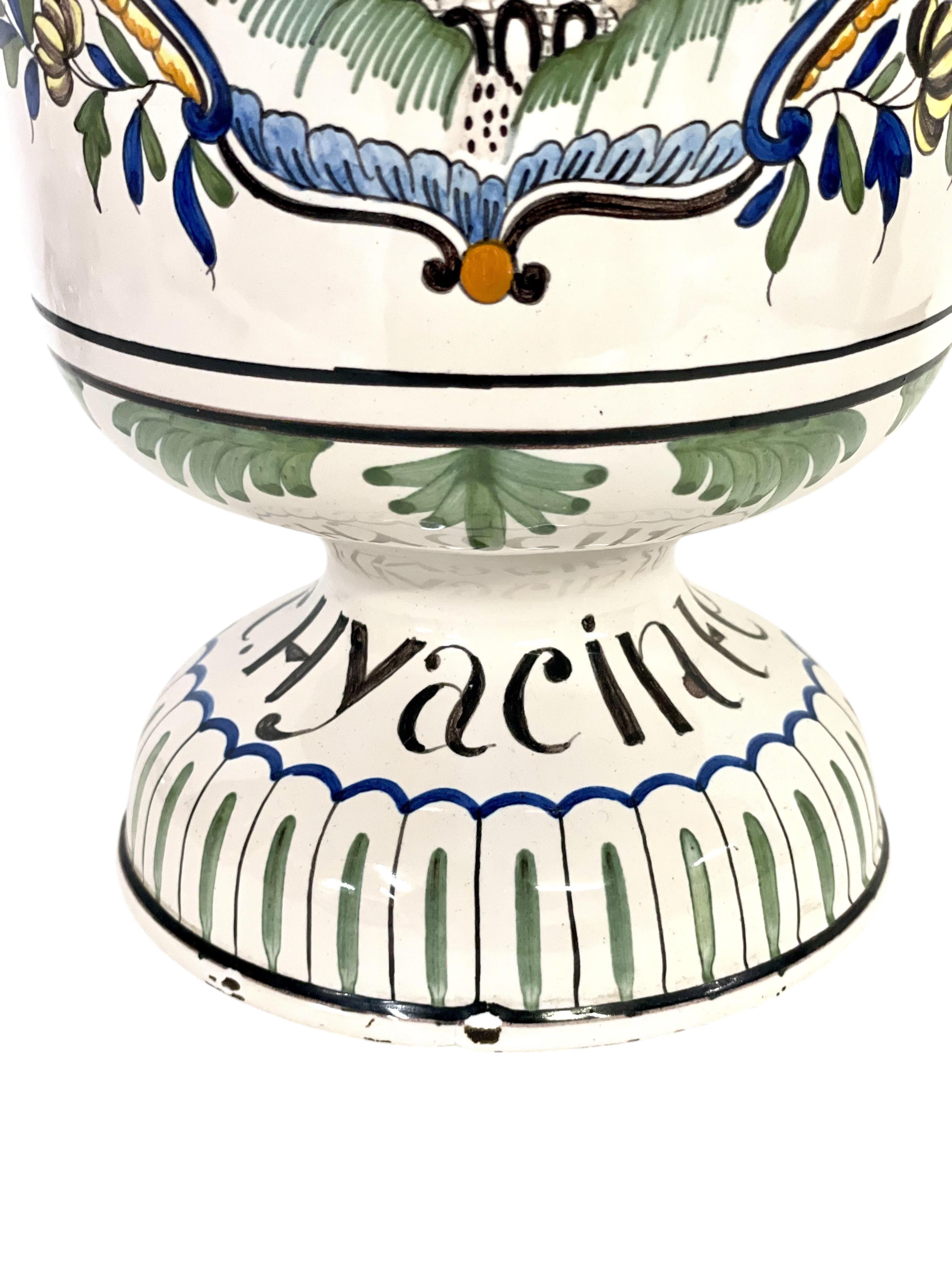 Francese Raro vaso da farmacia in ceramica del XIX secolo con coperchio in vendita