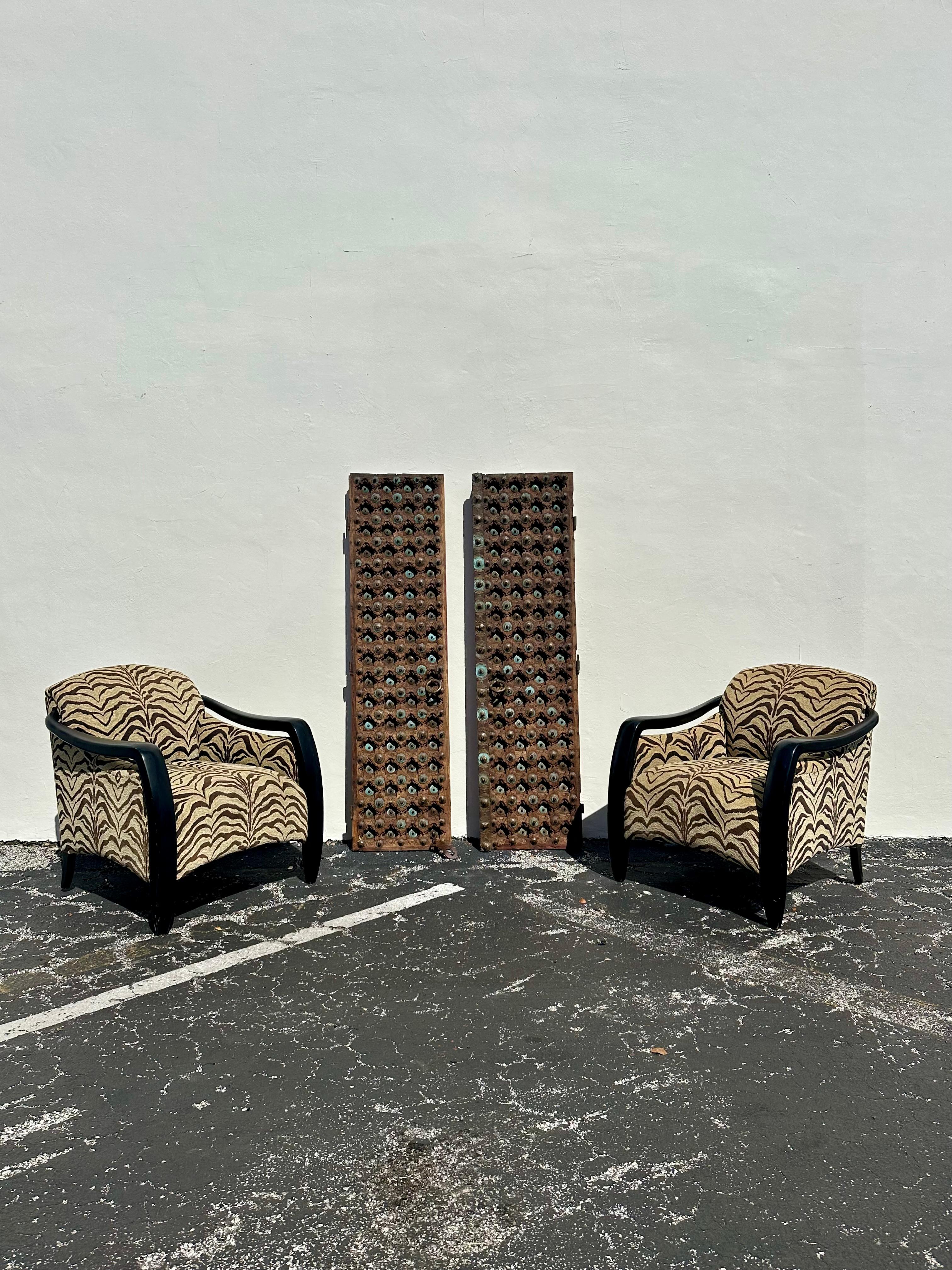 Puertas de entrada a templos artesanales de hierro y latón del siglo XIX en venta 10