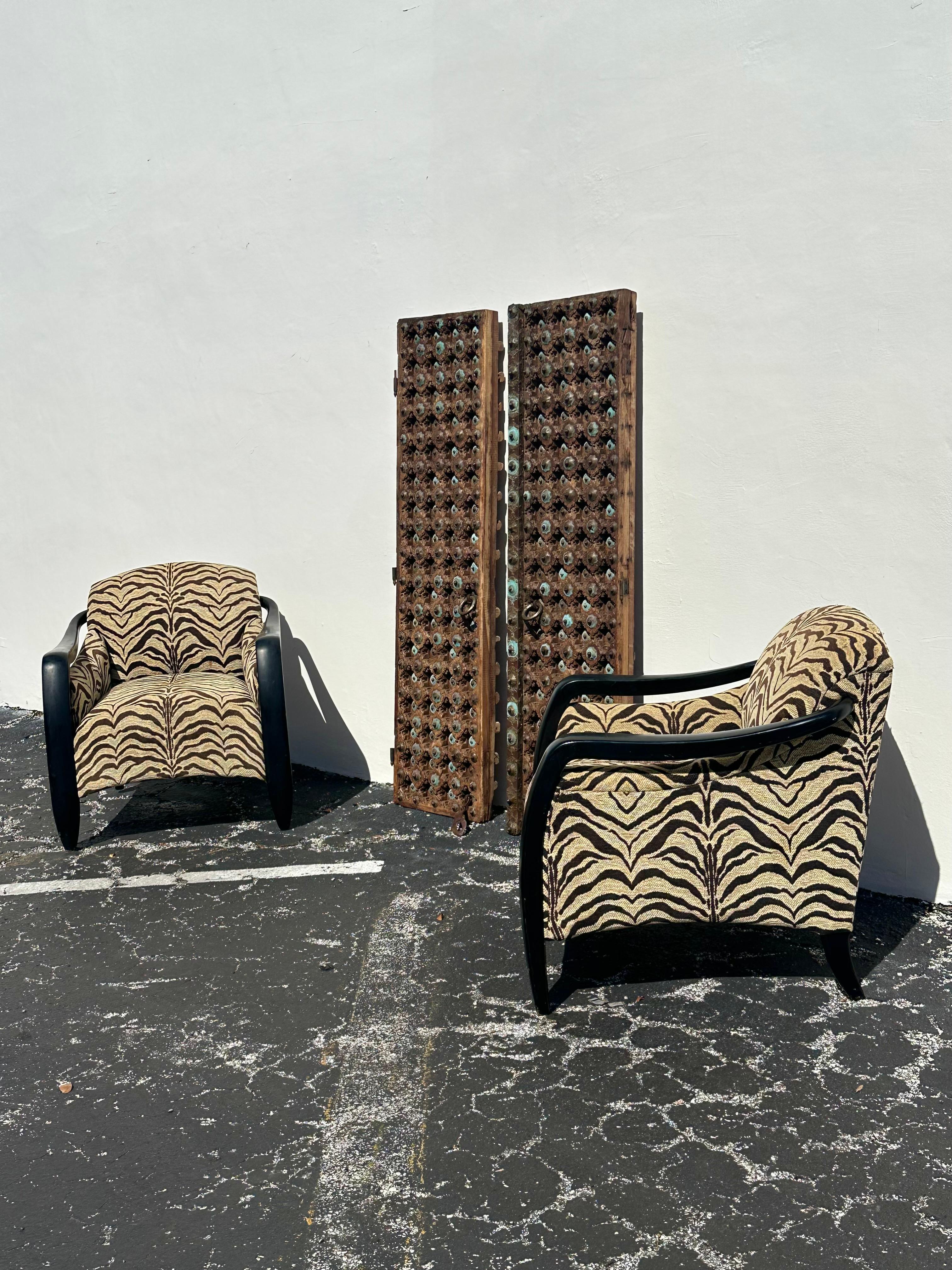Puertas de entrada a templos artesanales de hierro y latón del siglo XIX en venta 11