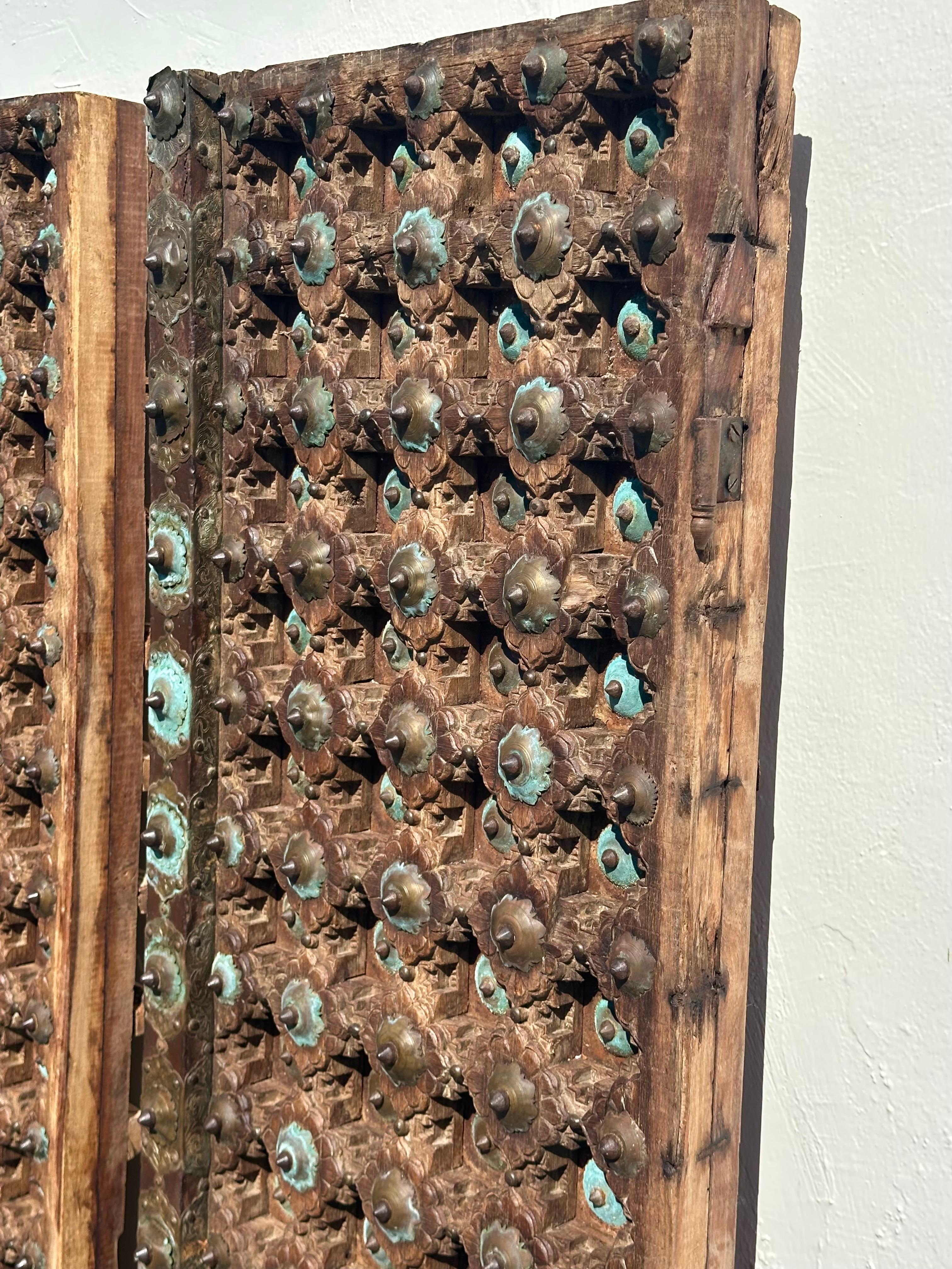 Puertas de entrada a templos artesanales de hierro y latón del siglo XIX Bronce en venta