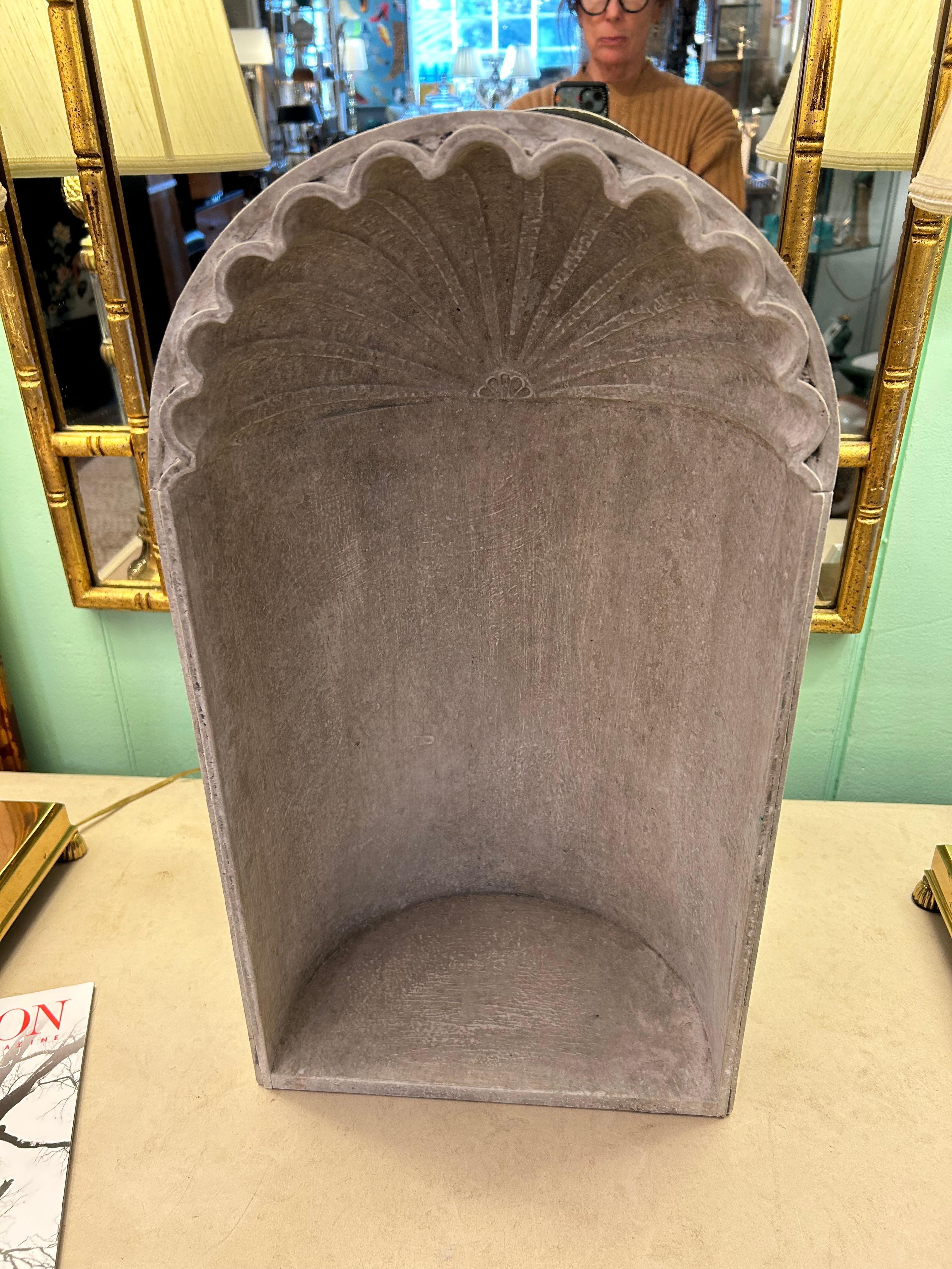 19th Century Architectural Niche with Original Milk Paint In Good Condition For Sale In Hopewell, NJ