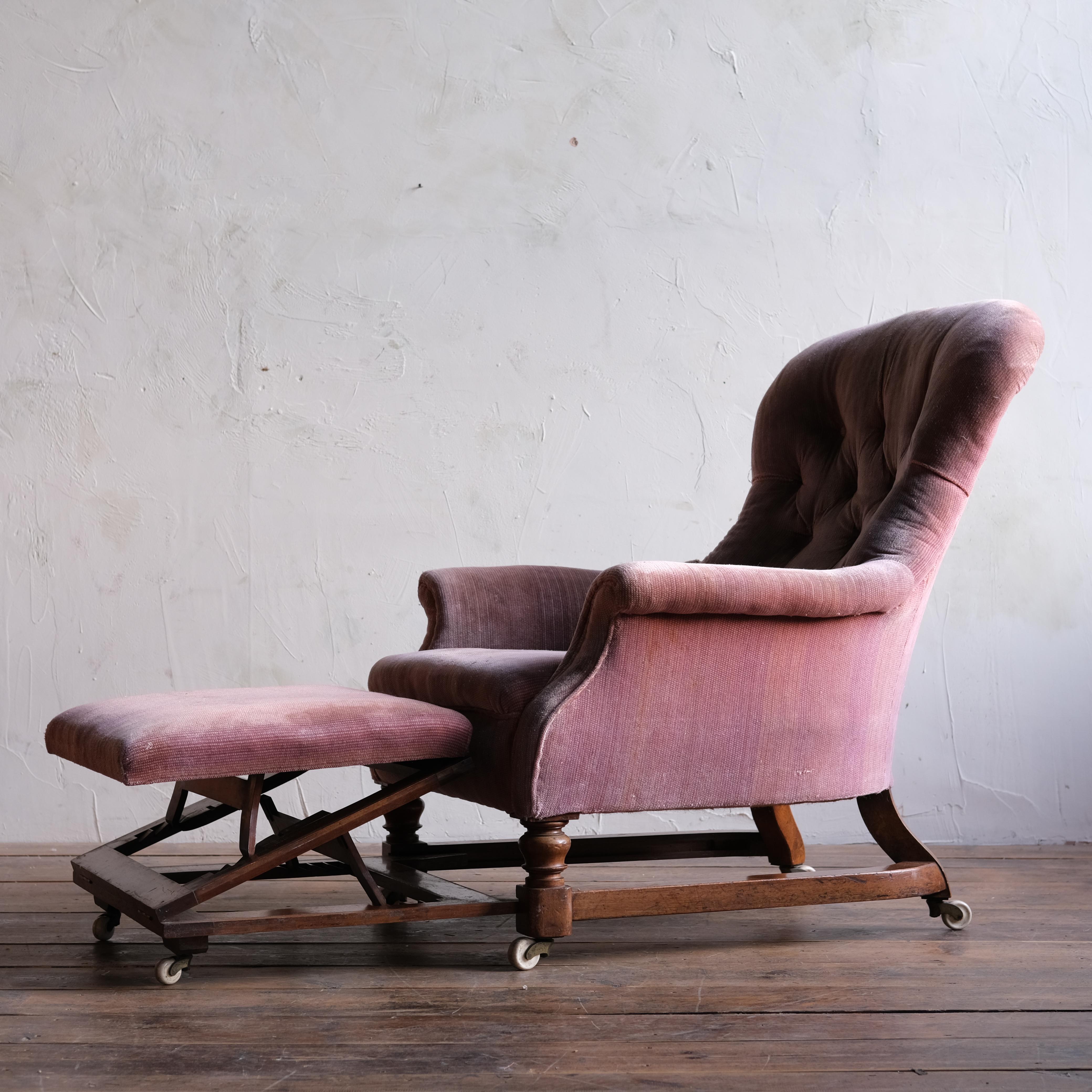 19th century gout armchair by T. H. Filmer & sons. The Walnut base raised on large ceramic Cope & Collinson casters and its original pull-out adjustable gout stool. A very comfortable chair just in need of upholstery

 

80cm wide

95cm deep

94cm