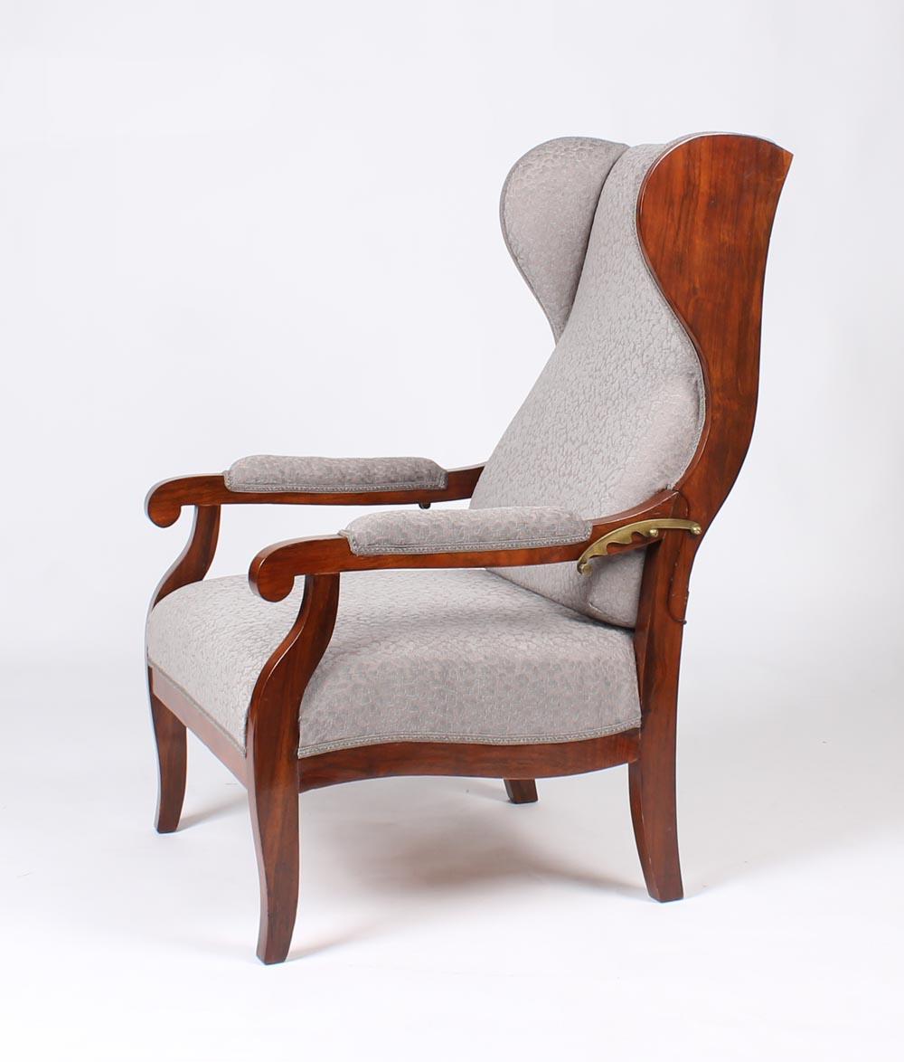 Antique armchair with adjustable backrest

Central Germany
Walnut
Mid-19th century, Biedermeier, circa 1840

Dimensions: Height 112 cm, seat height 42 cm, width 67 cm

Description:
Armchair made of solid walnut.
Slightly flared square