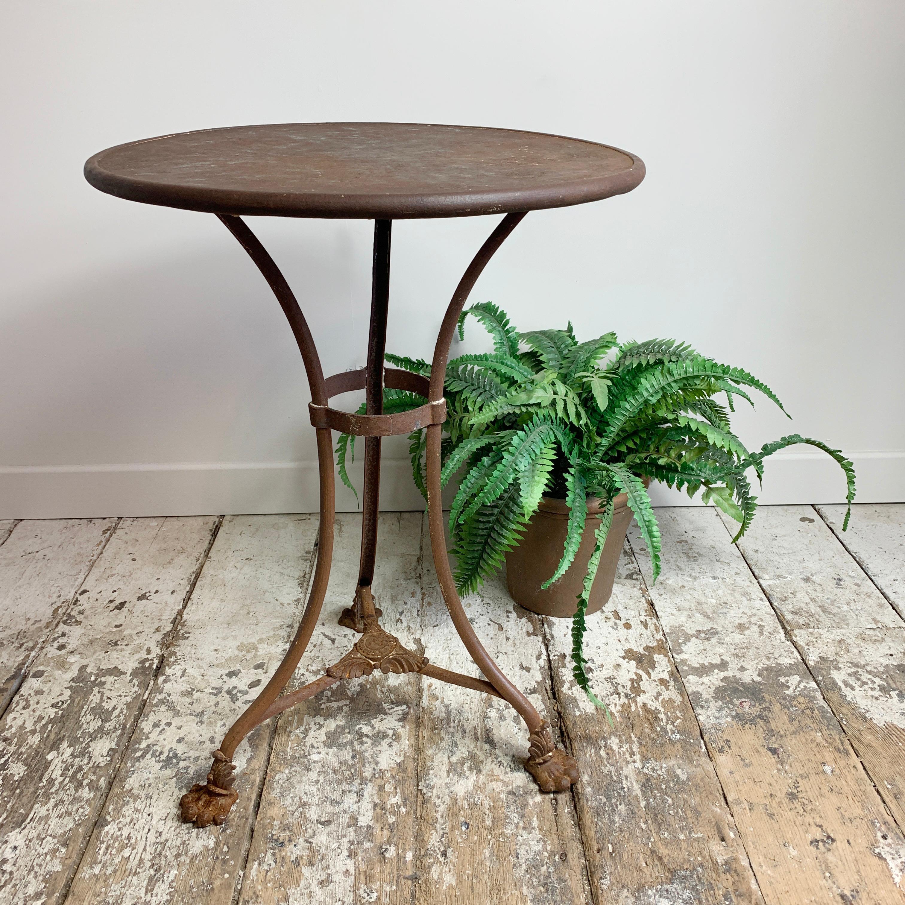 19th Century Arras 'Grassin Baledans' Lion Paw Table In Good Condition In Hastings, GB