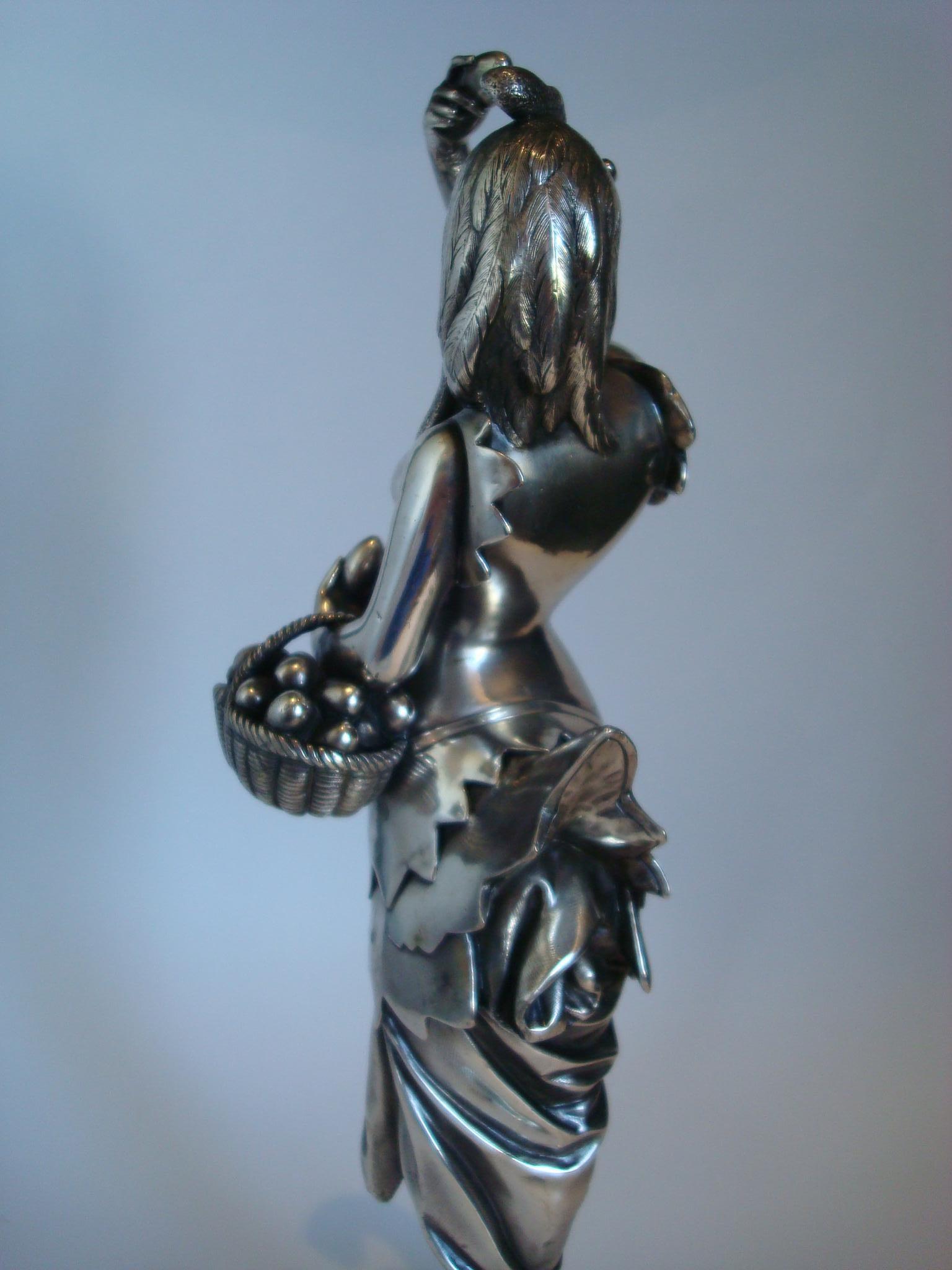 Sculpture en bronze Art nouveau du 19ème siècle d'une poule féminine par A. Grevin & F. Beer en vente 3
