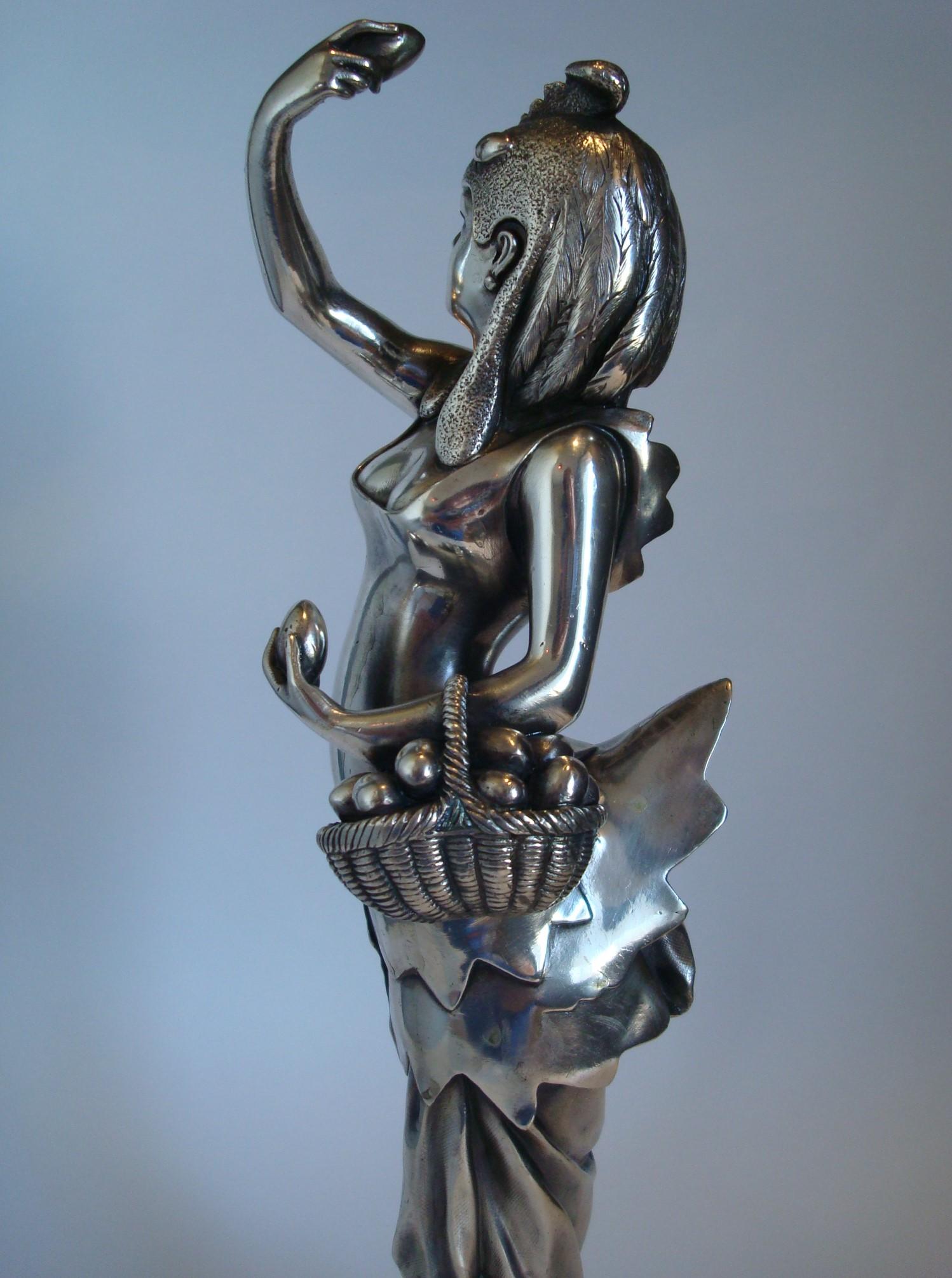 19th Century Art Nouveau Bronze Sculpture of a Female Hen by A. Grevin & F. Beer For Sale 7