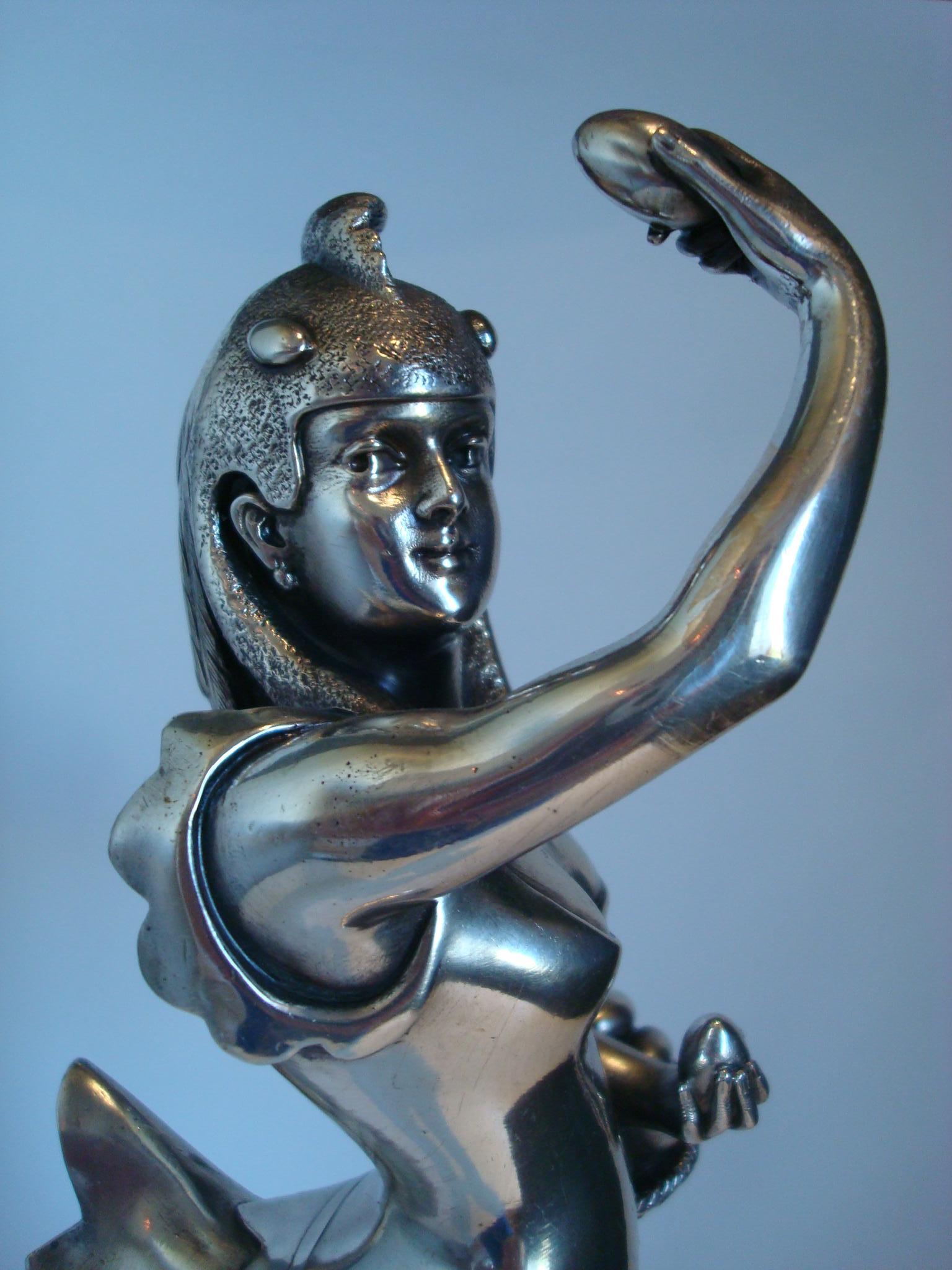 XIXe siècle Sculpture en bronze Art nouveau du 19ème siècle d'une poule féminine par A. Grevin & F. Beer en vente