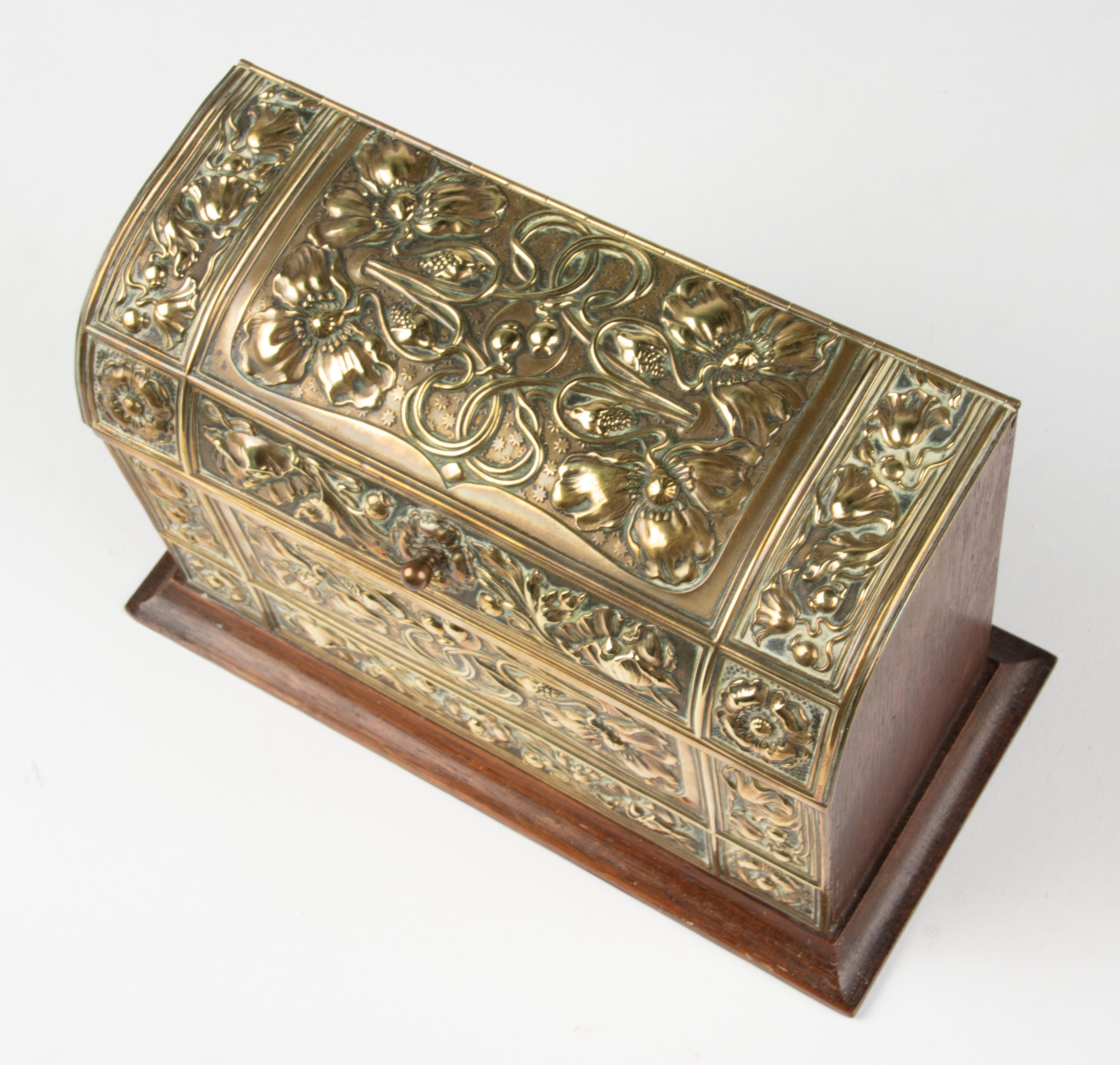 19th Century Art Nouveau Copper with Oak Desktop Stationery Box 8