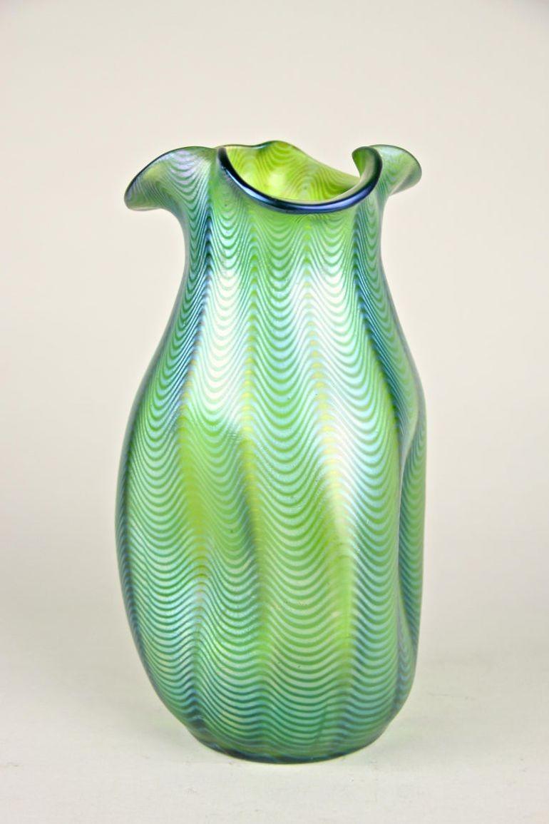Czech 19th Century Art Nouveau Glass Vase by Loetz - Crete Phaenomen, CZ circa 1898 For Sale