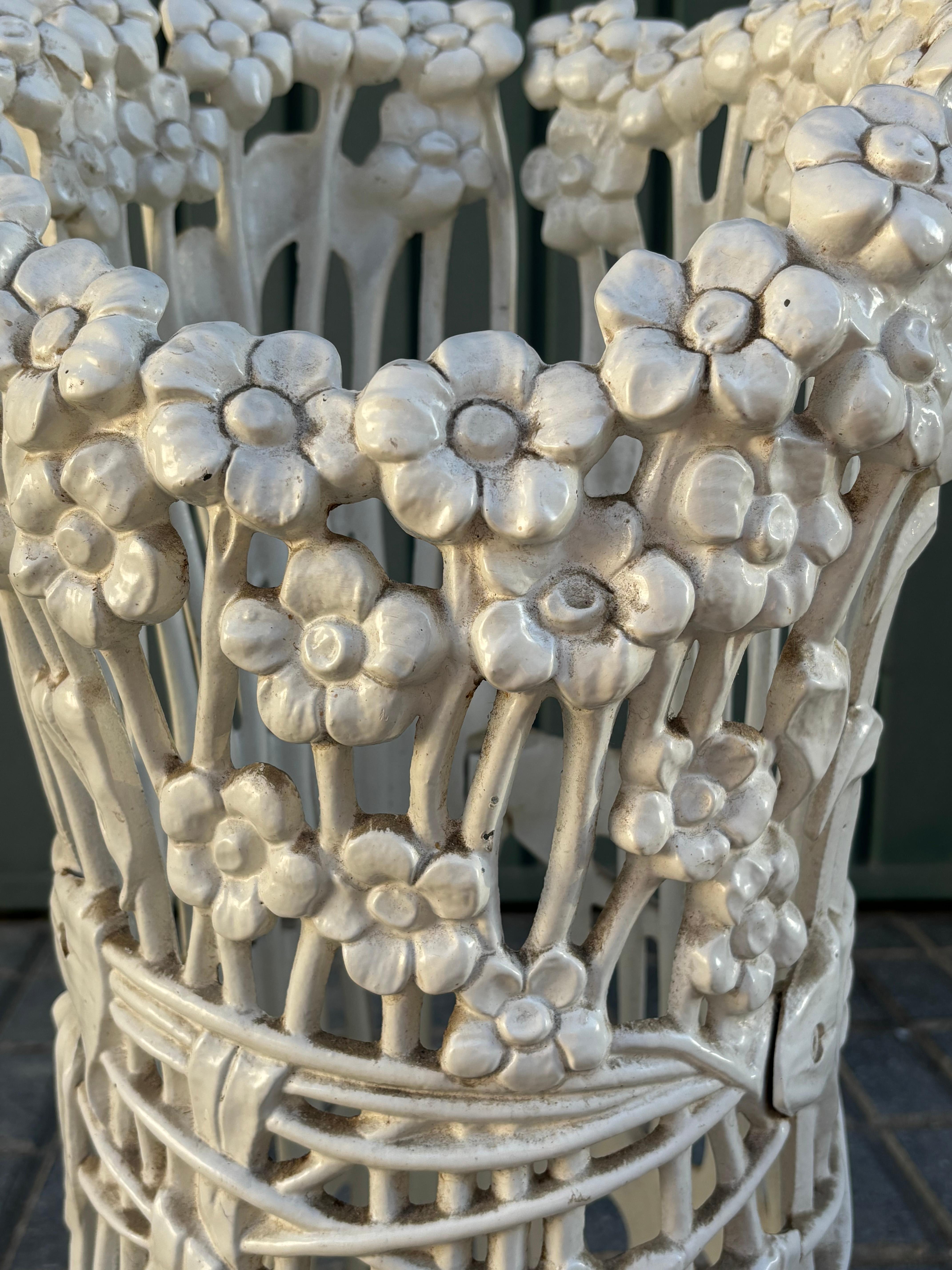 19th Century Art Nouveau Painted Cast Iron Umbrella Stand For Sale 2