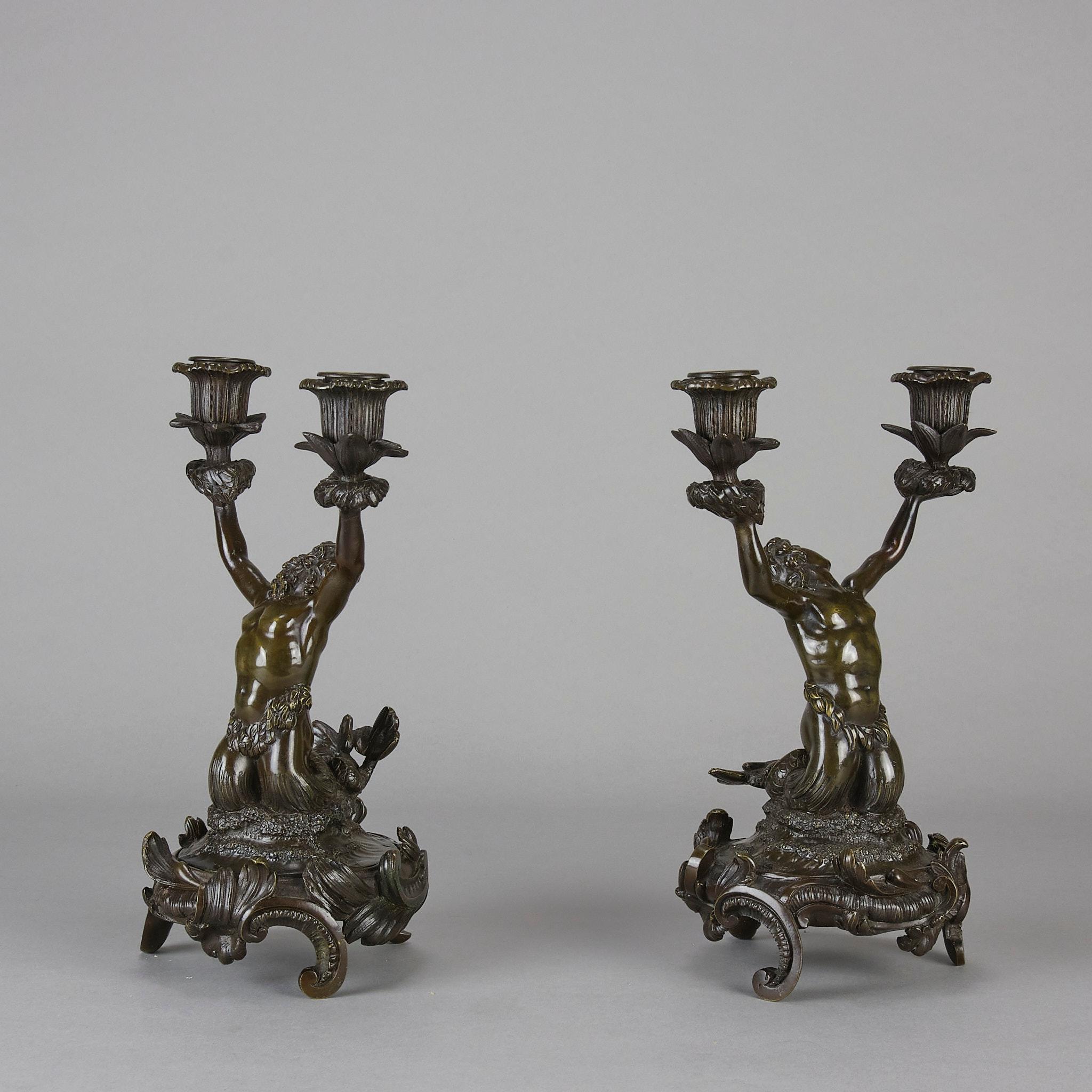 Siglo XIX Art Nouveau Pareja de candelabros franceses de bronce con forma de sirena en venta 3